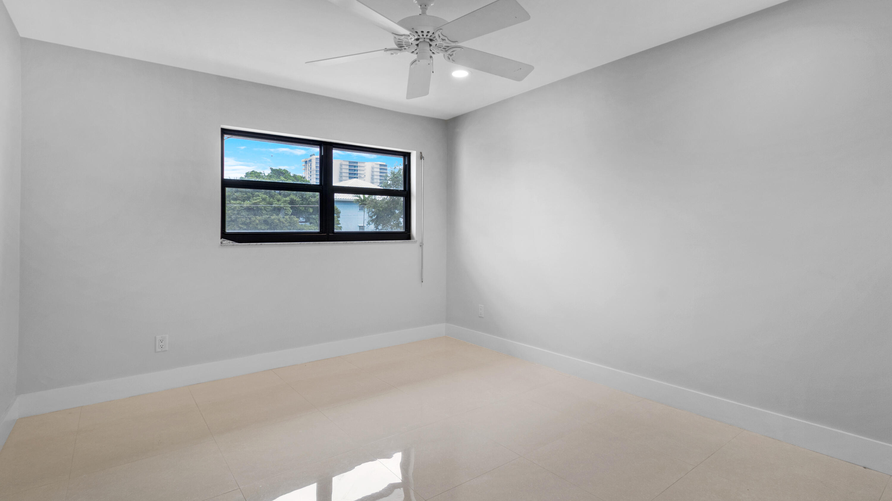 1301 N RIVERSIDE Drive 7