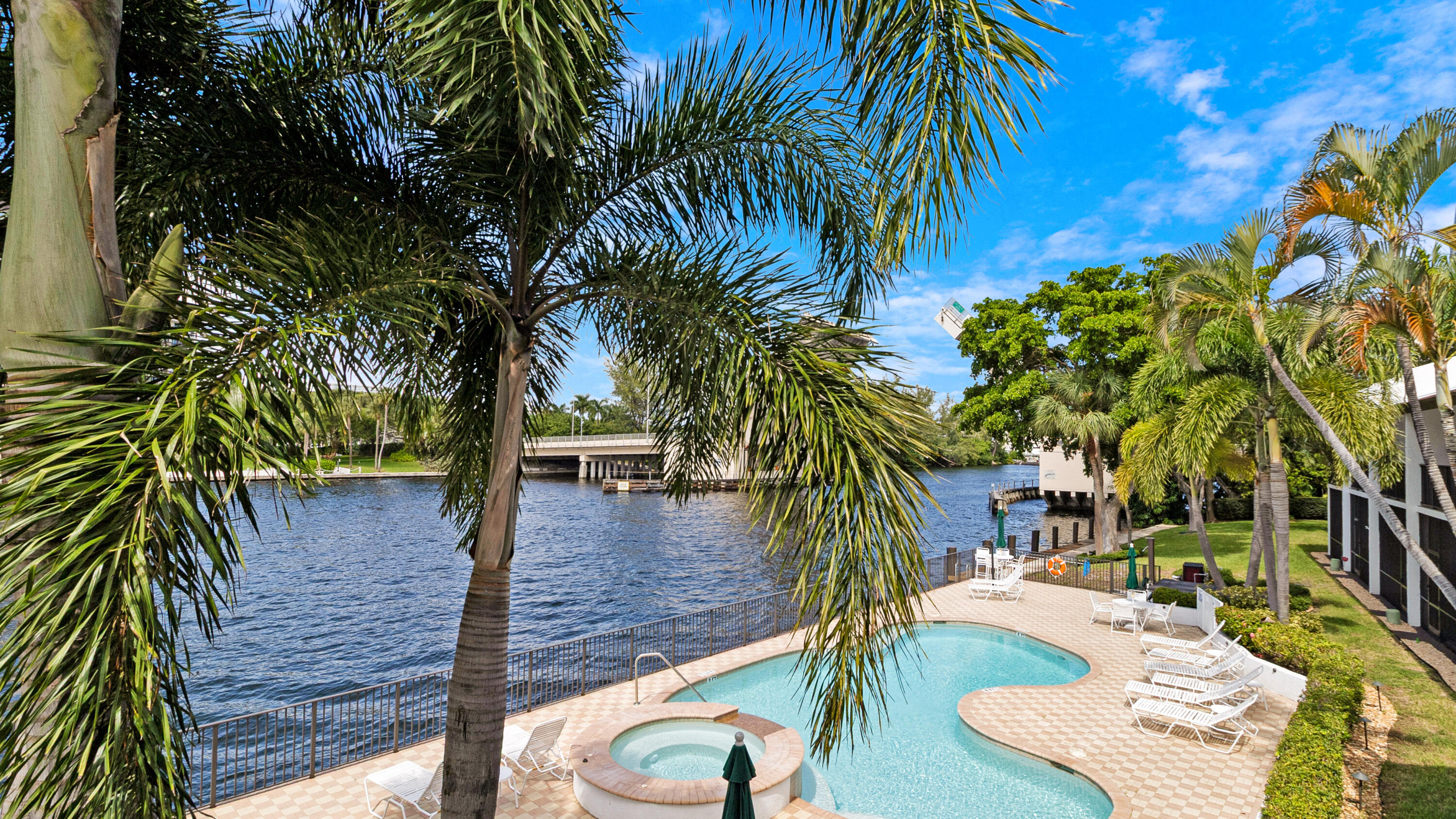 1301 N RIVERSIDE Drive 7
