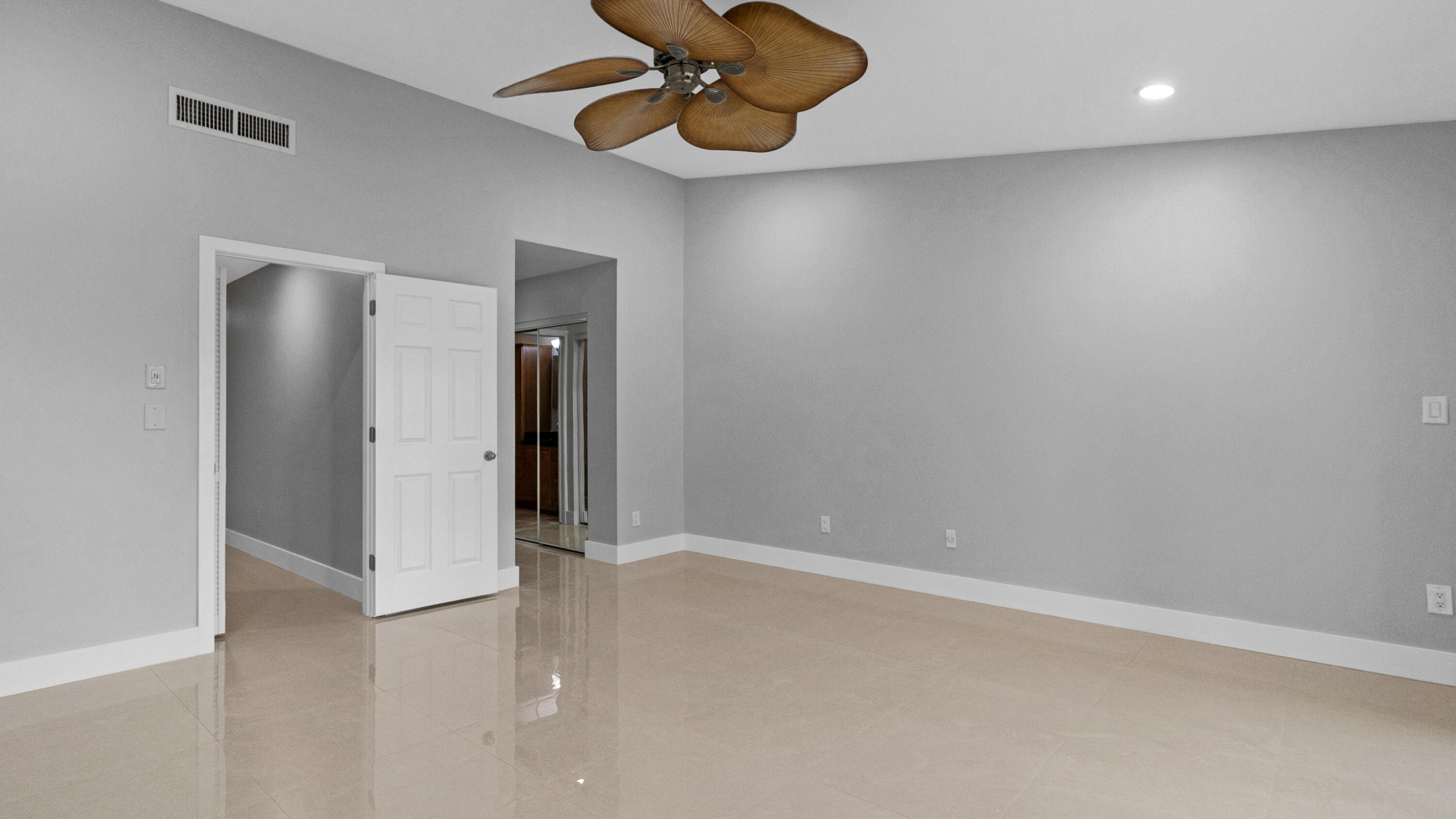 1301 N RIVERSIDE Drive 7