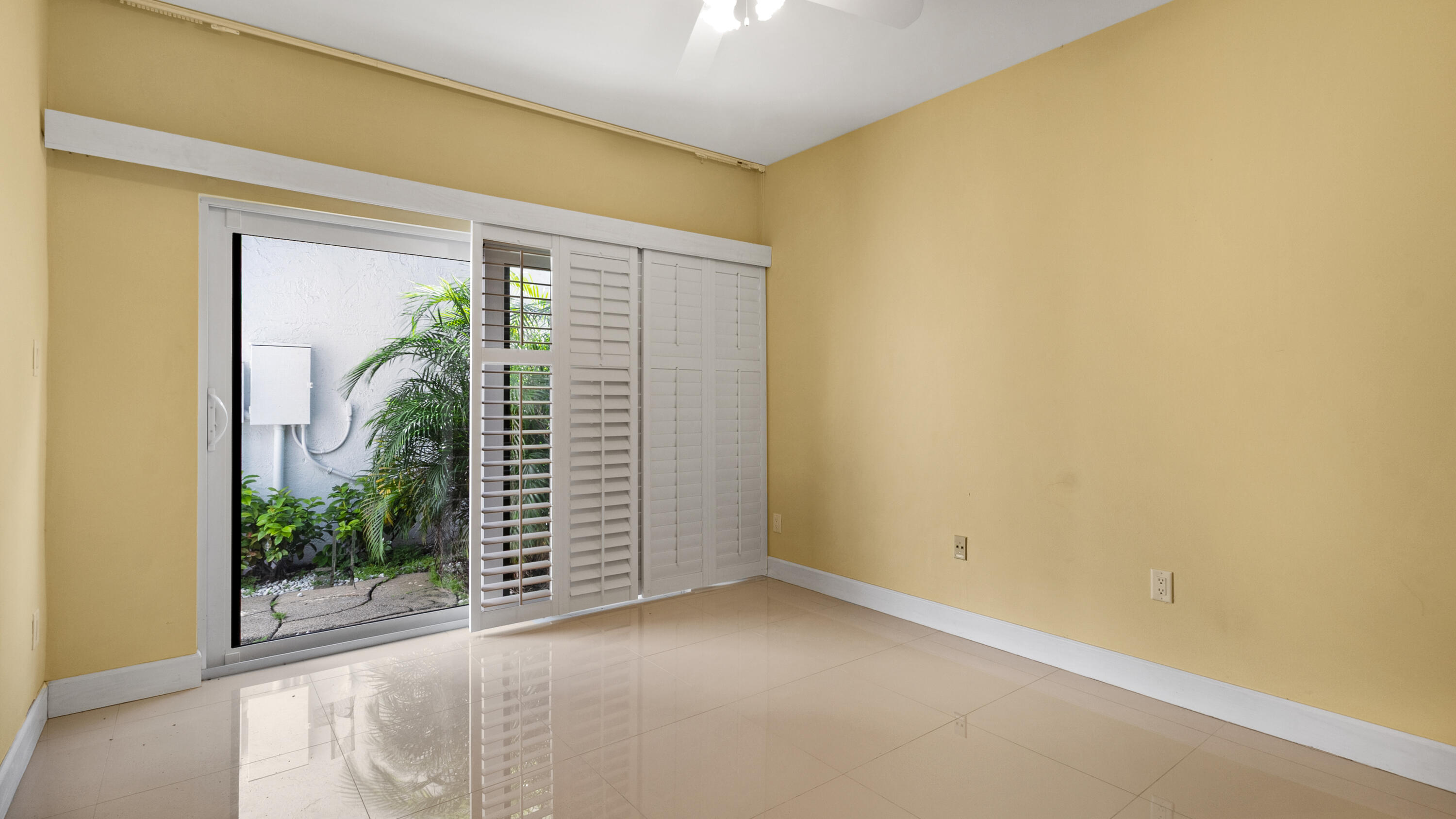 1301 N RIVERSIDE Drive 7