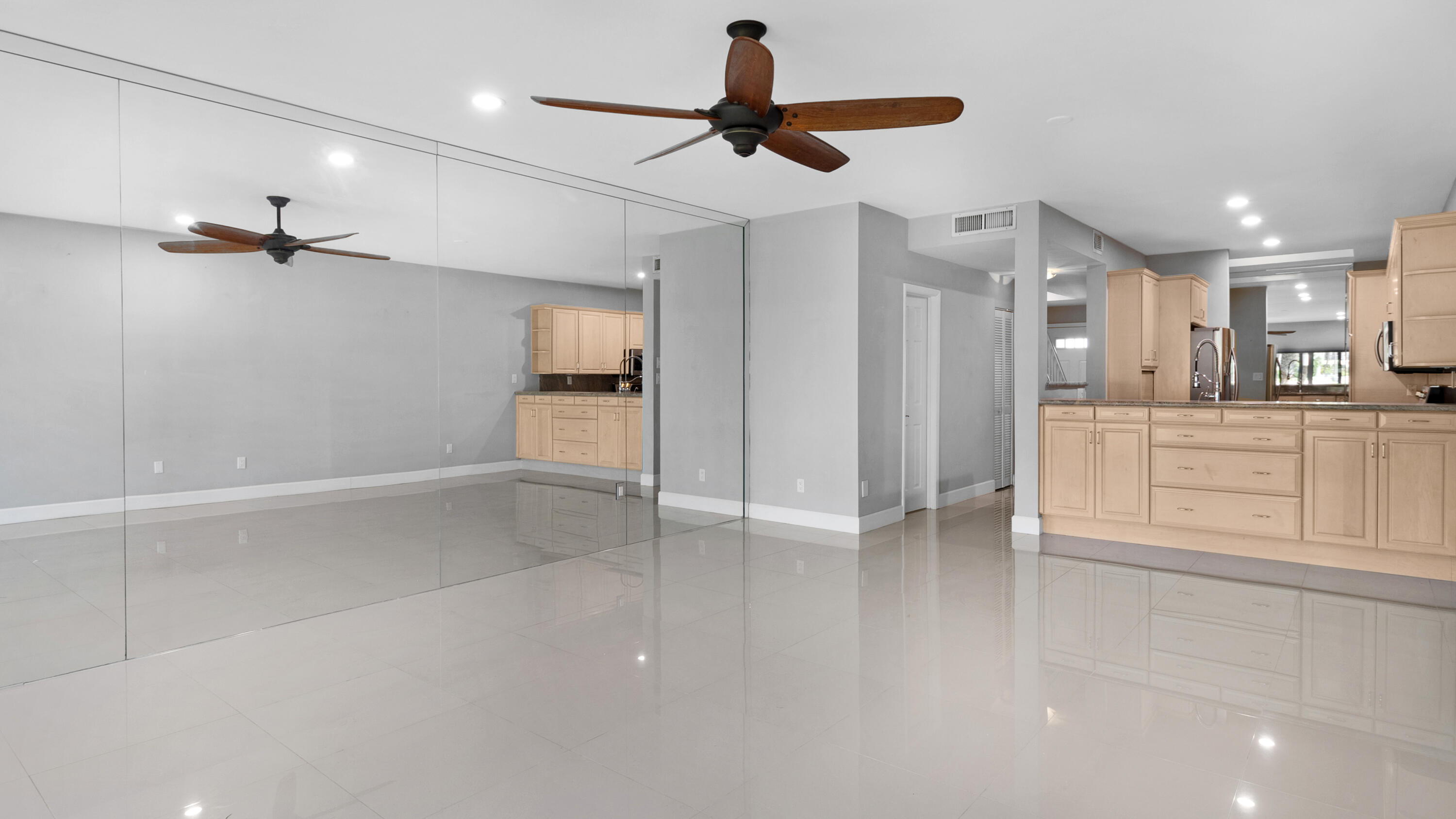 1301 N RIVERSIDE Drive 7