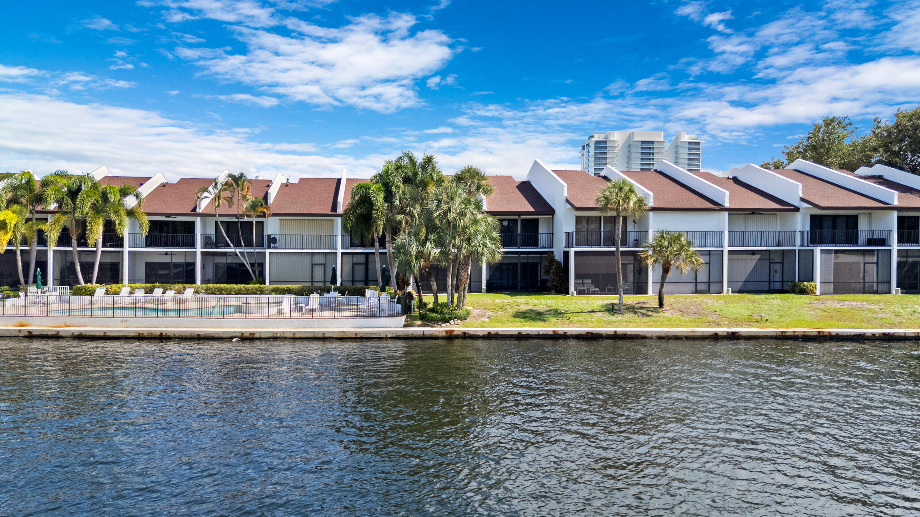 1301 N RIVERSIDE Drive 7