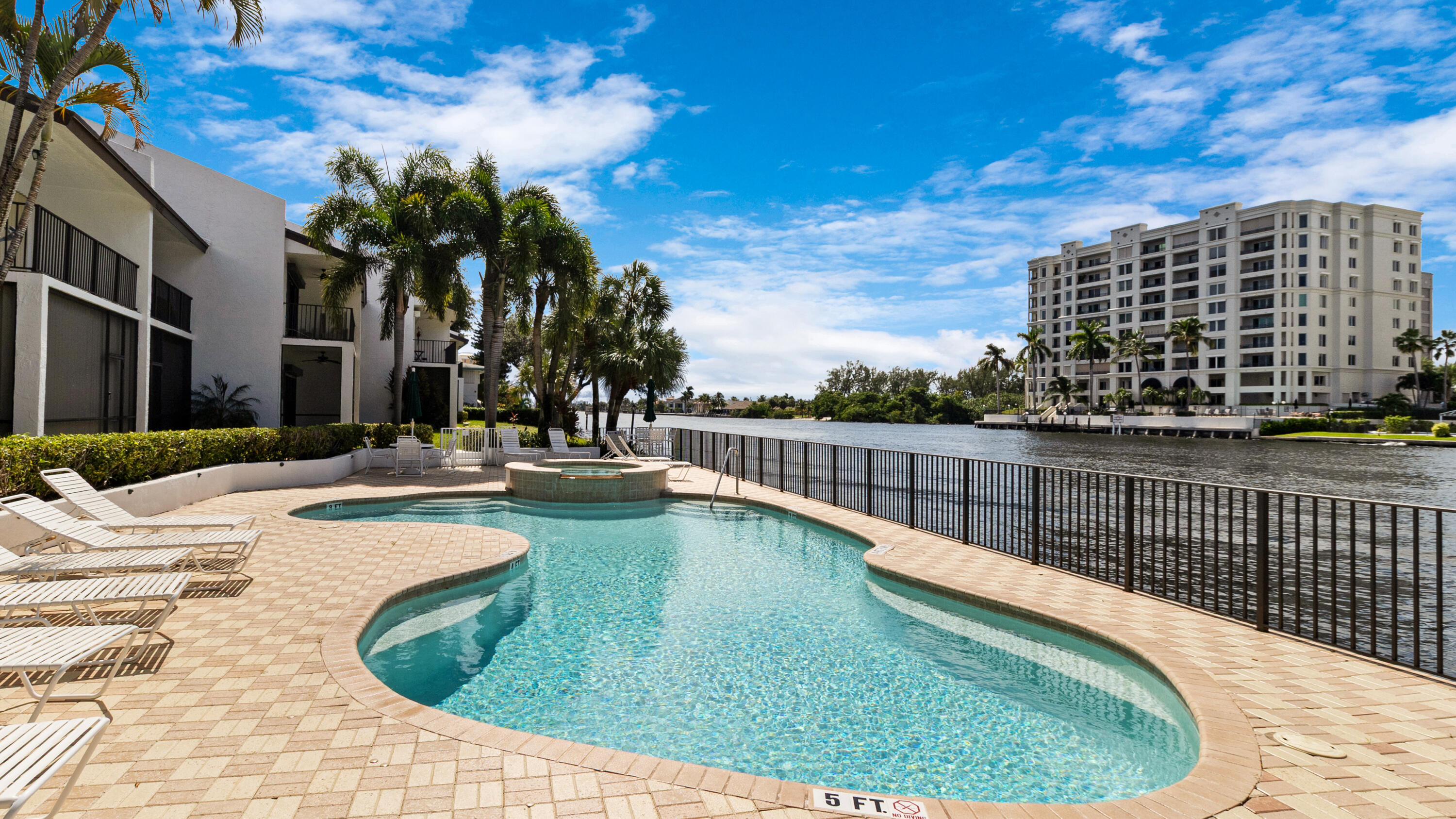1301 N RIVERSIDE Drive 7