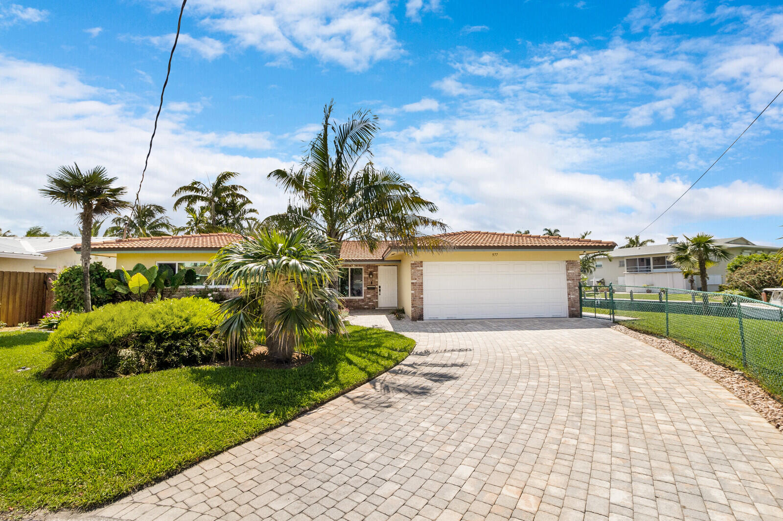 977 SE 10 Court
