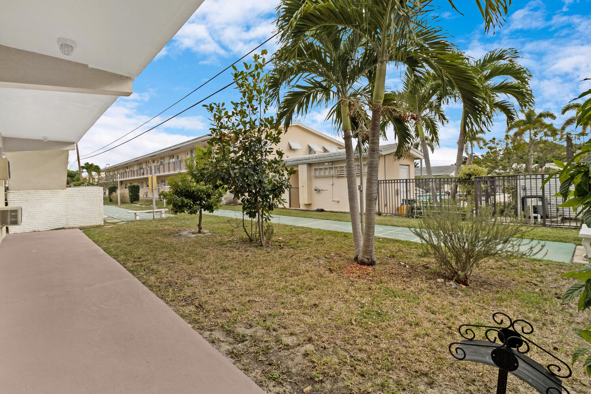 2124 NE 56th Court 102