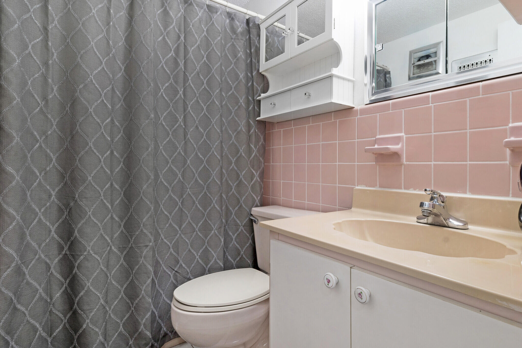 2124 NE 56th Court 102