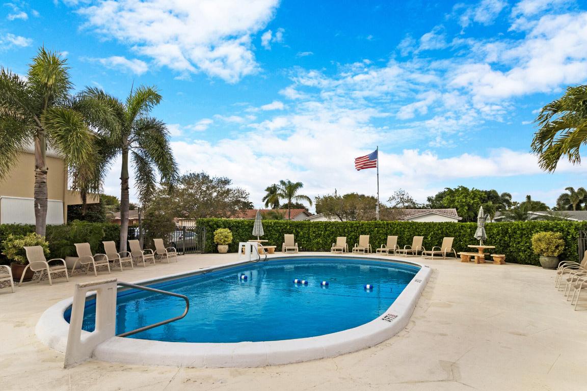 2124 NE 56th Court 102