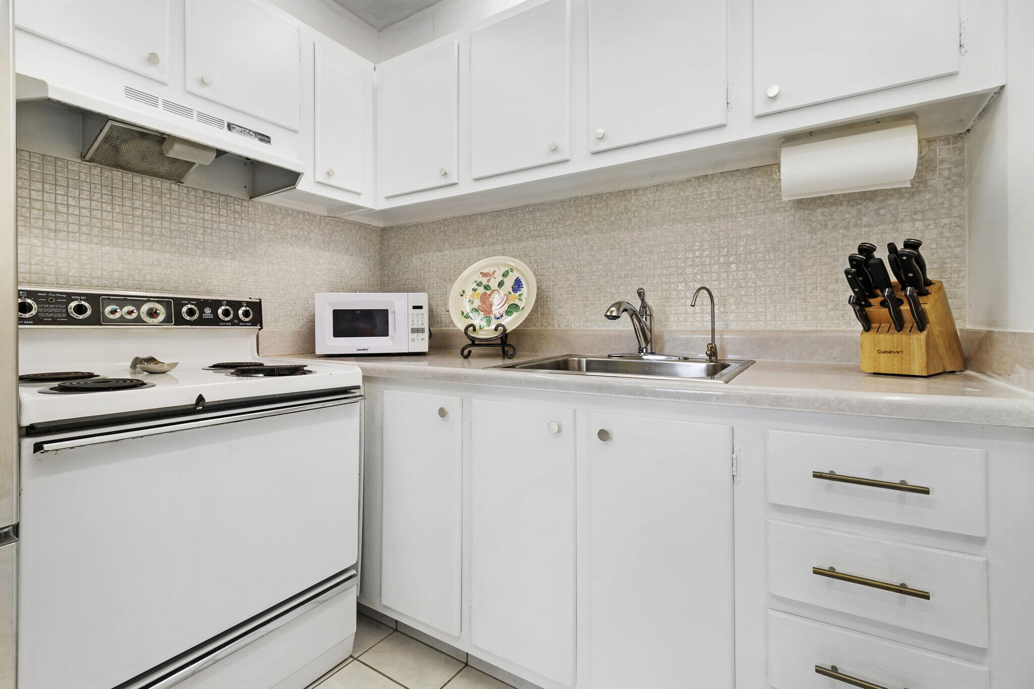 2124 NE 56th Court 102