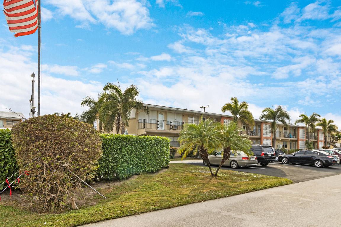 2124 NE 56th Court 102