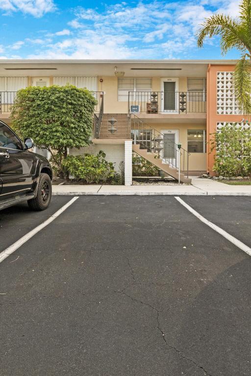 2124 NE 56th Court 102