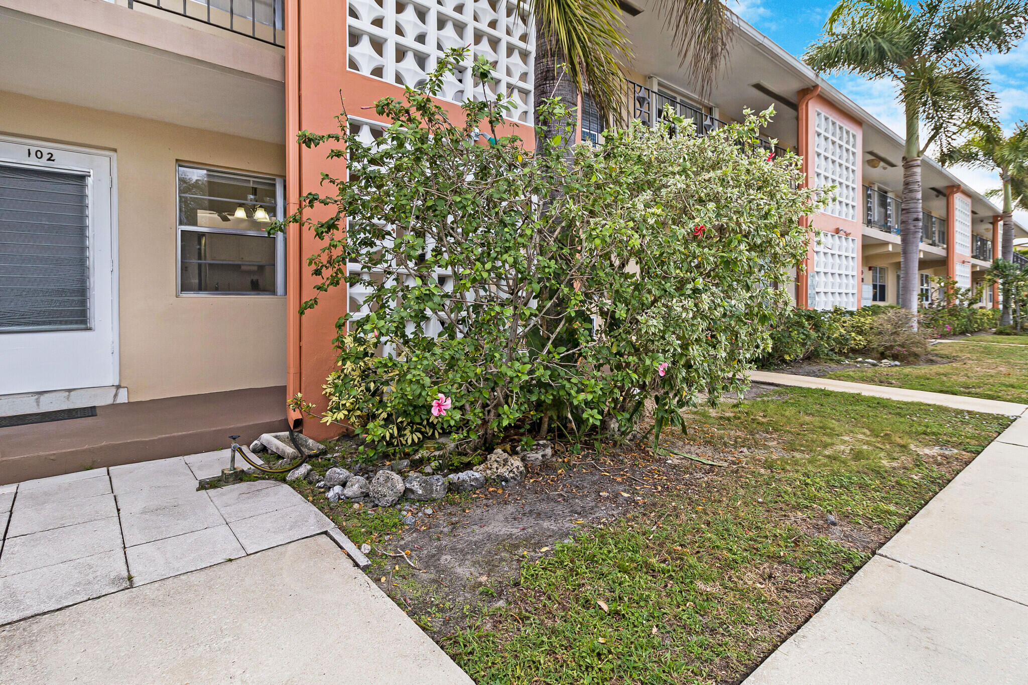 2124 NE 56th Court 102