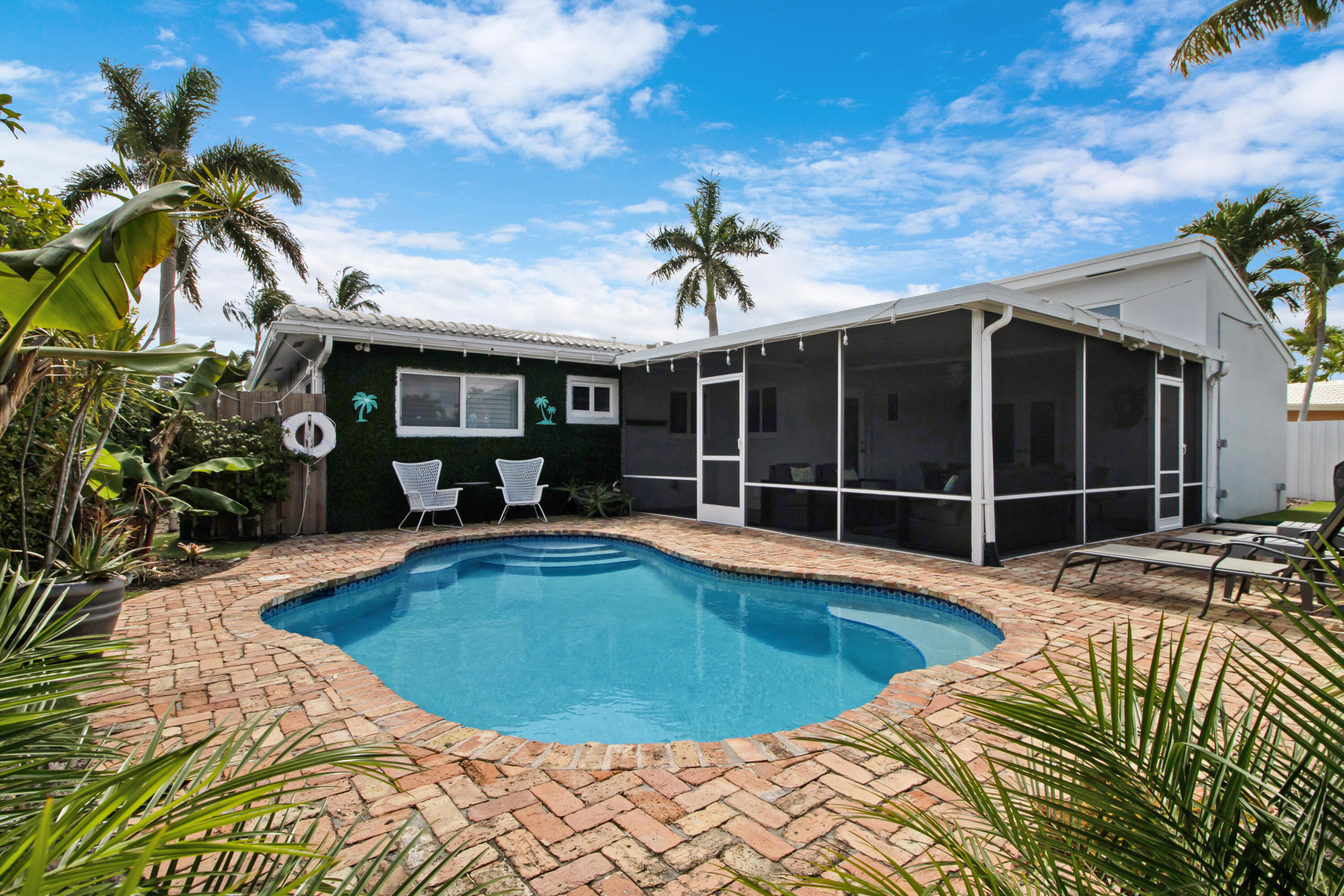 2041 NE 60th Street