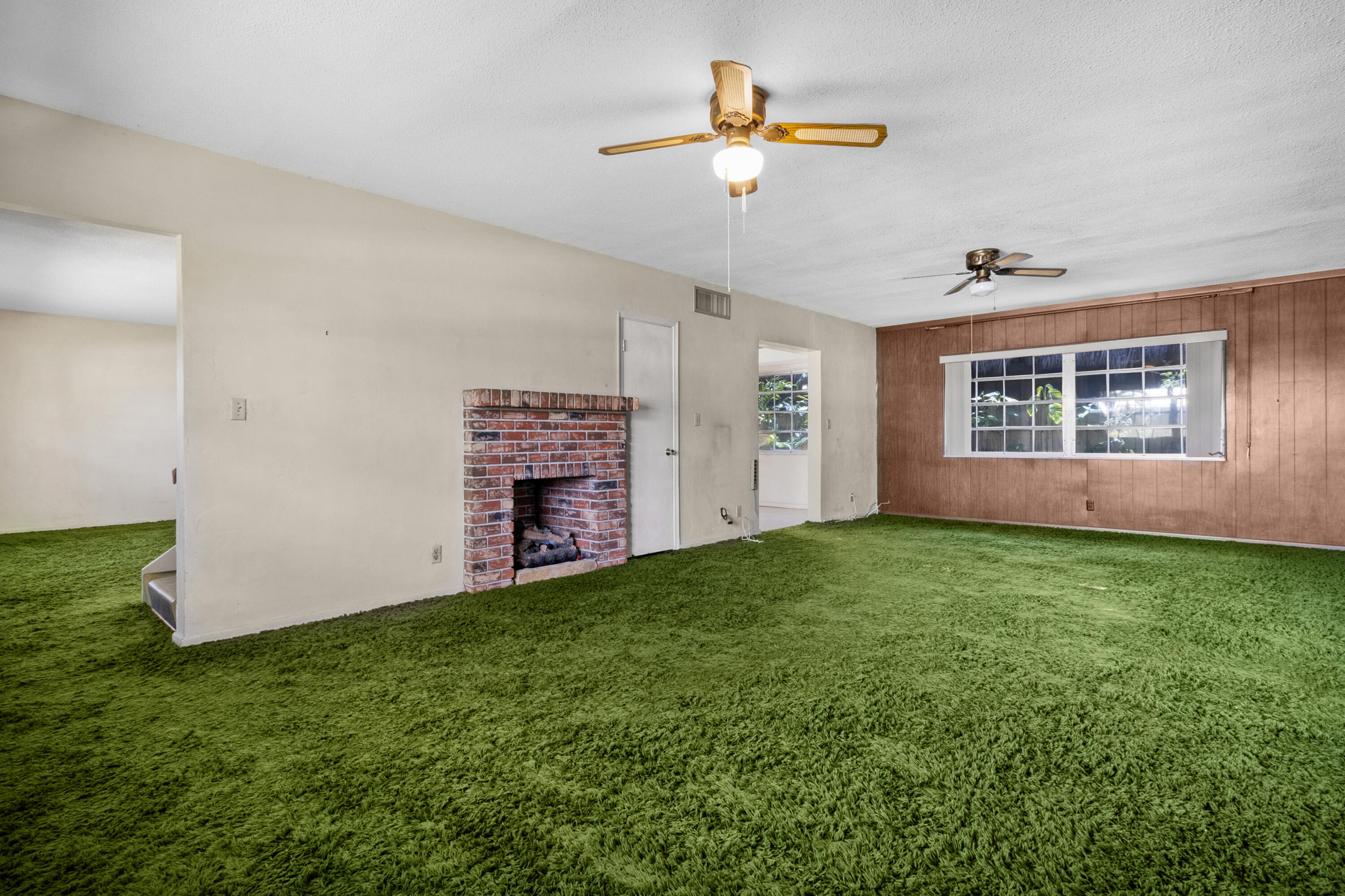 914 NE 8th Court