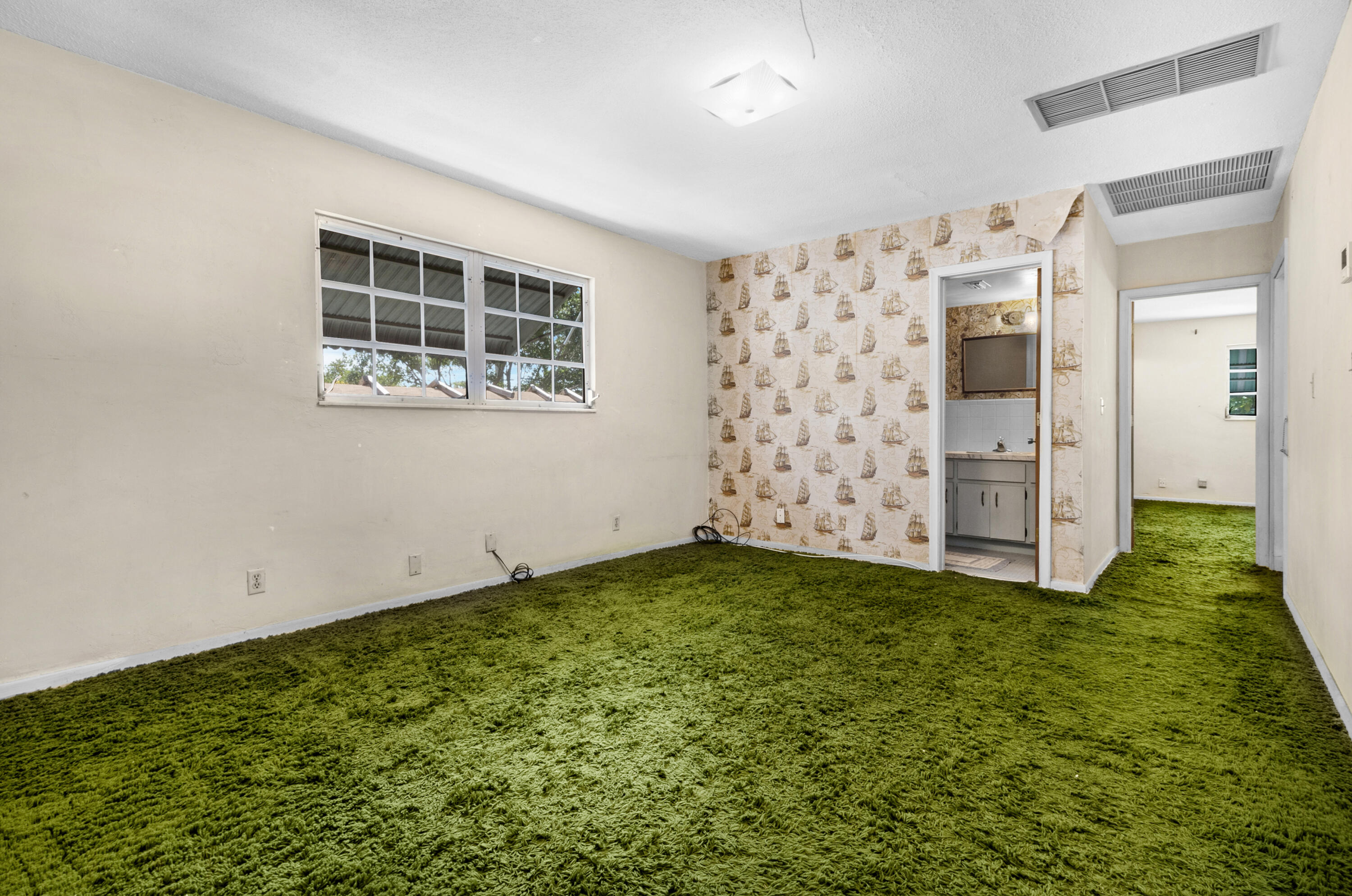914 NE 8th Court
