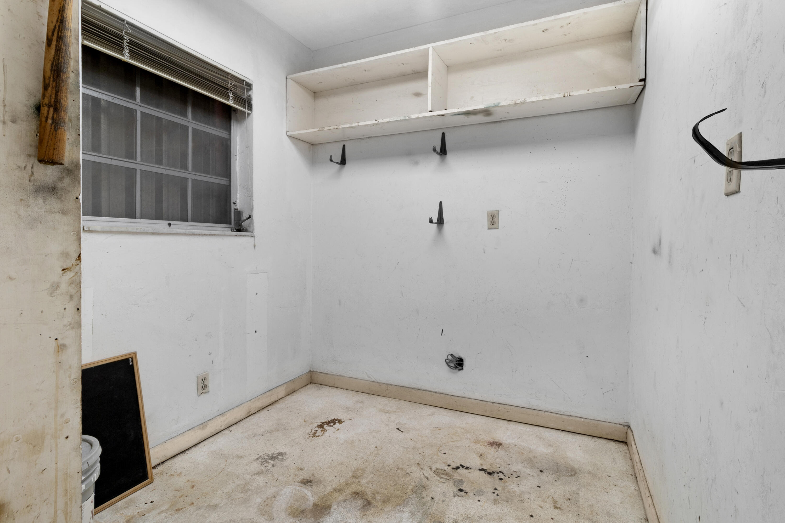 914 NE 8th Court