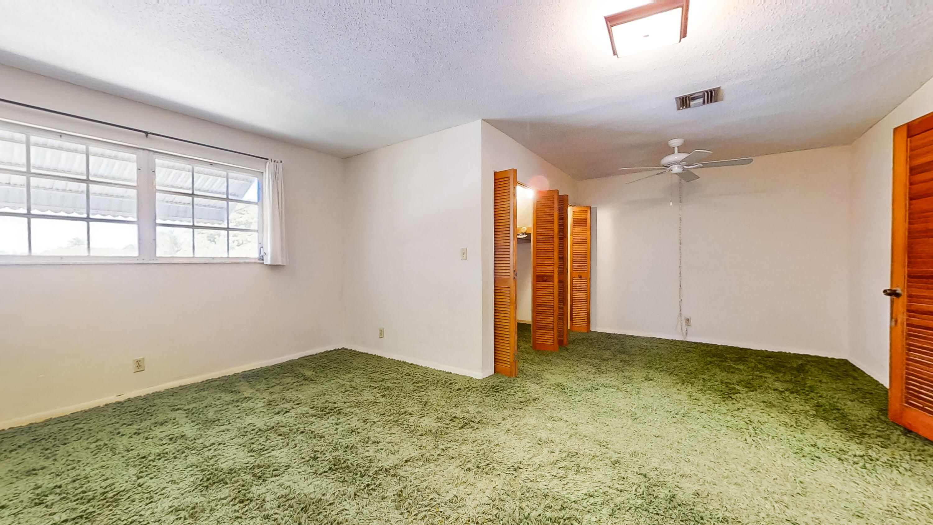 914 NE 8th Court