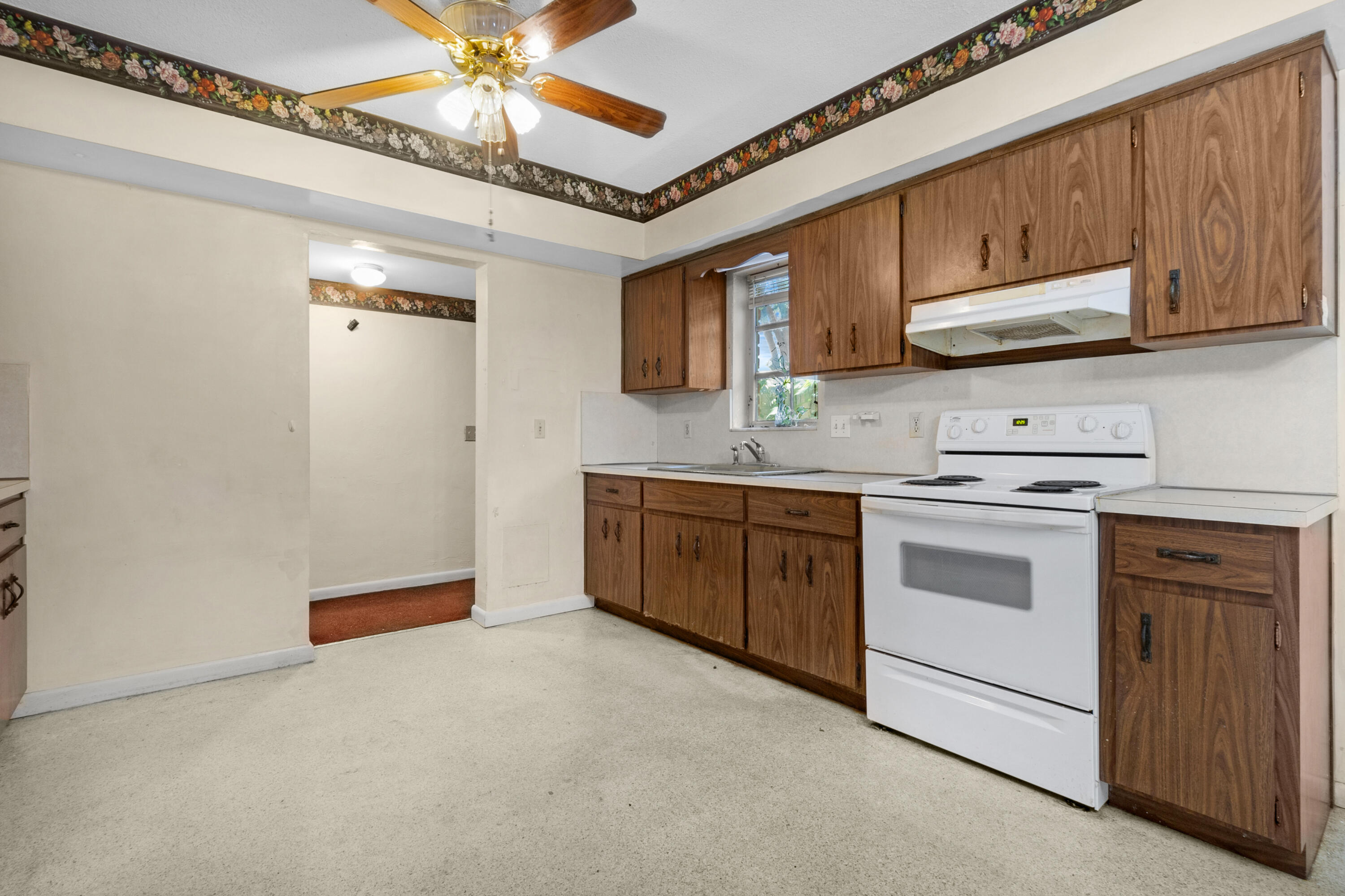 914 NE 8th Court
