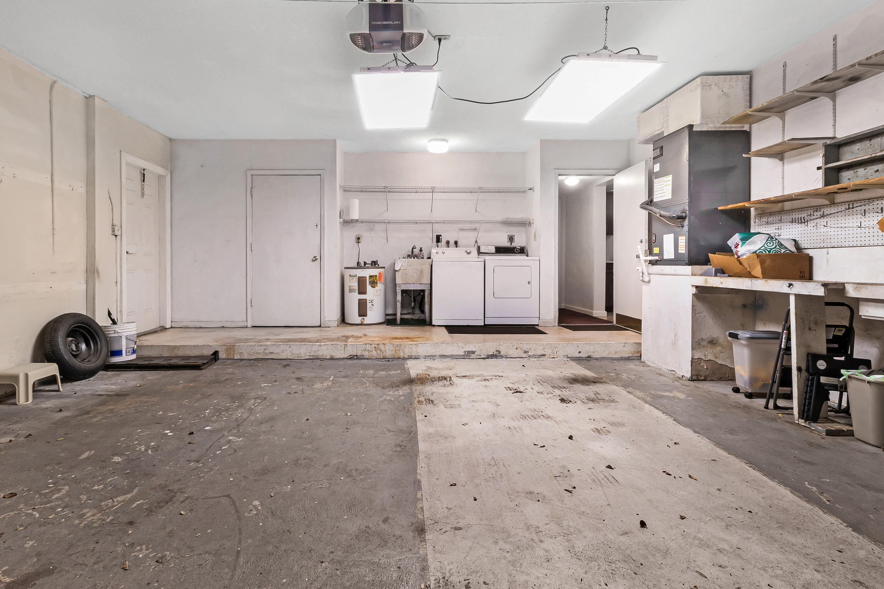 914 NE 8th Court