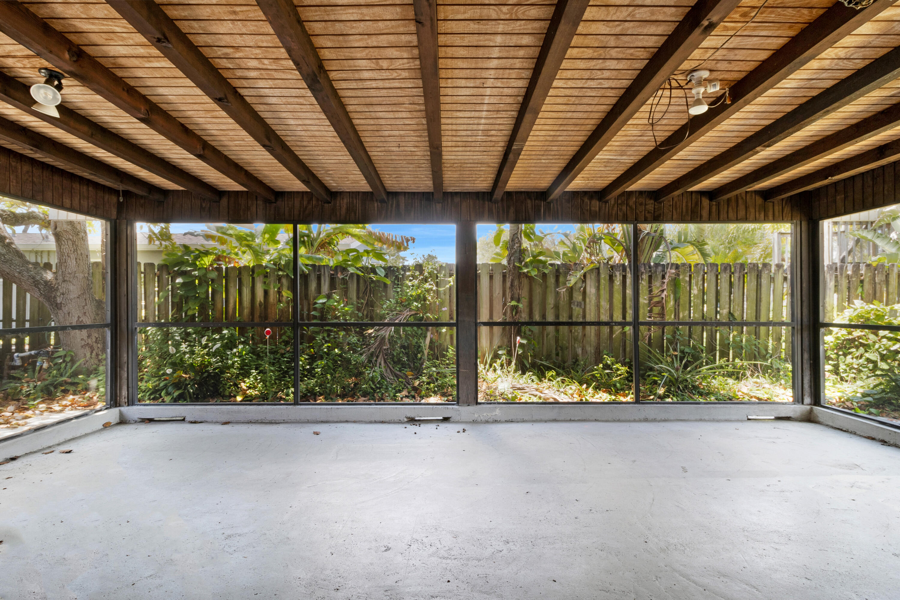 914 NE 8th Court