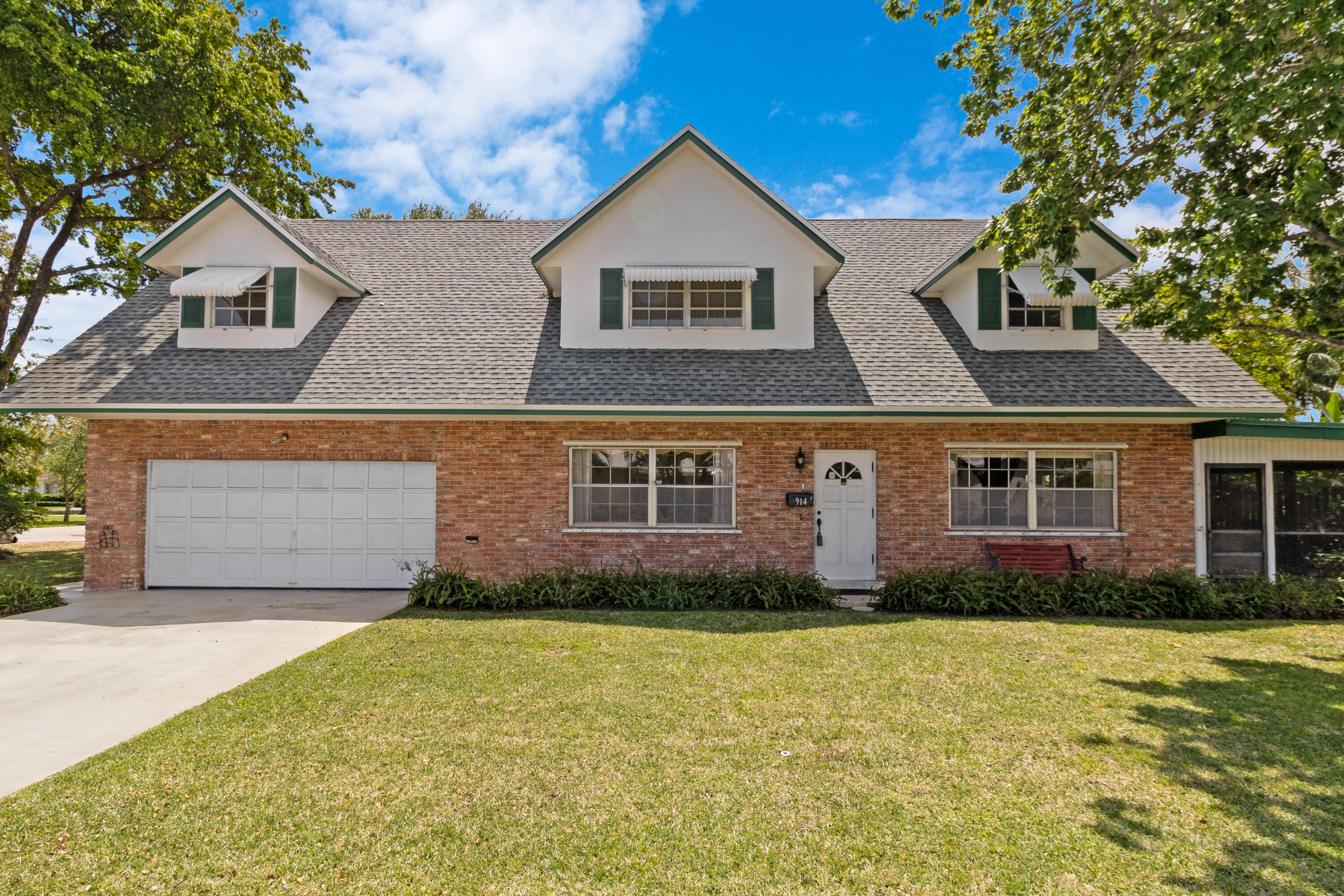 914 NE 8th Court