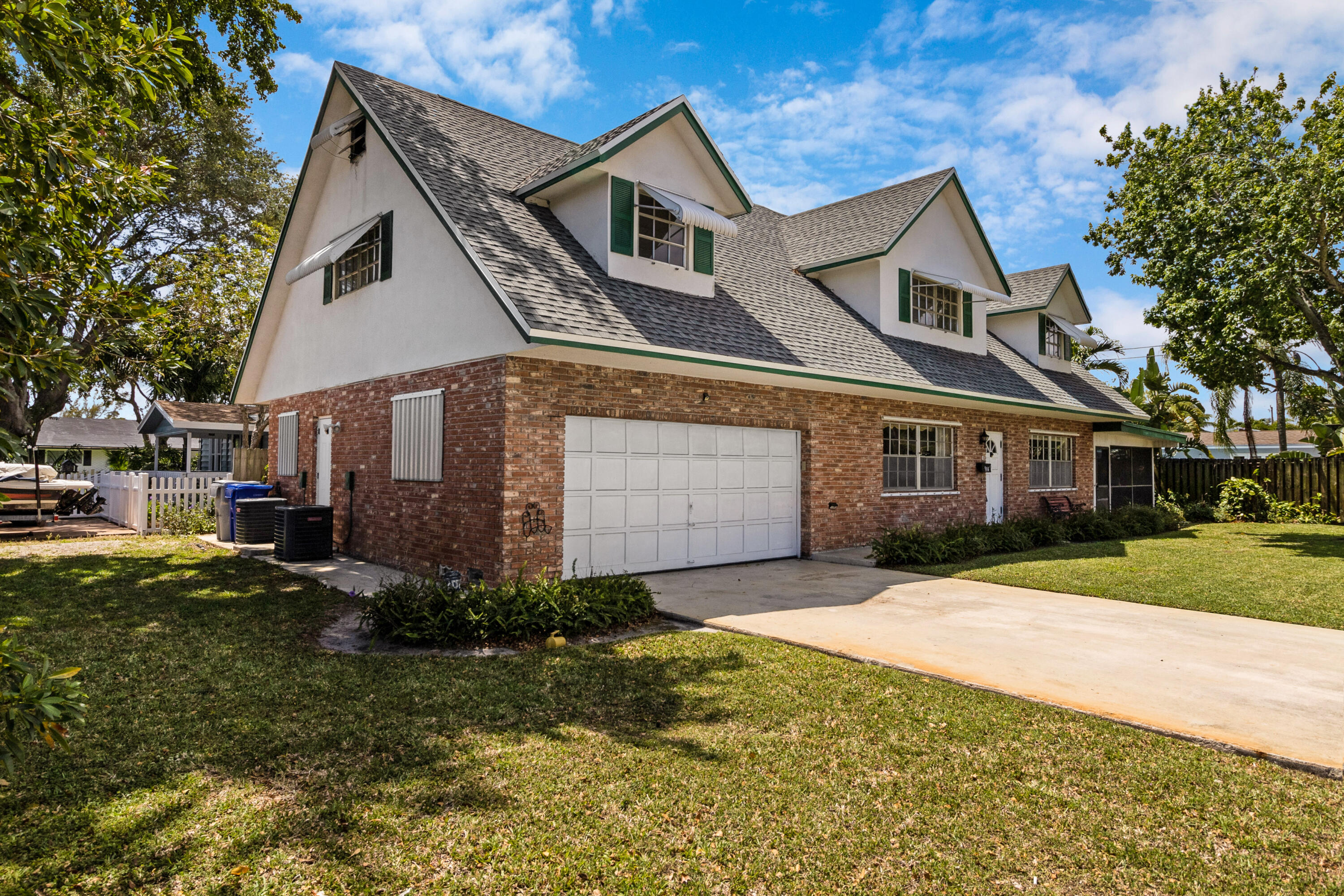 914 NE 8th Court