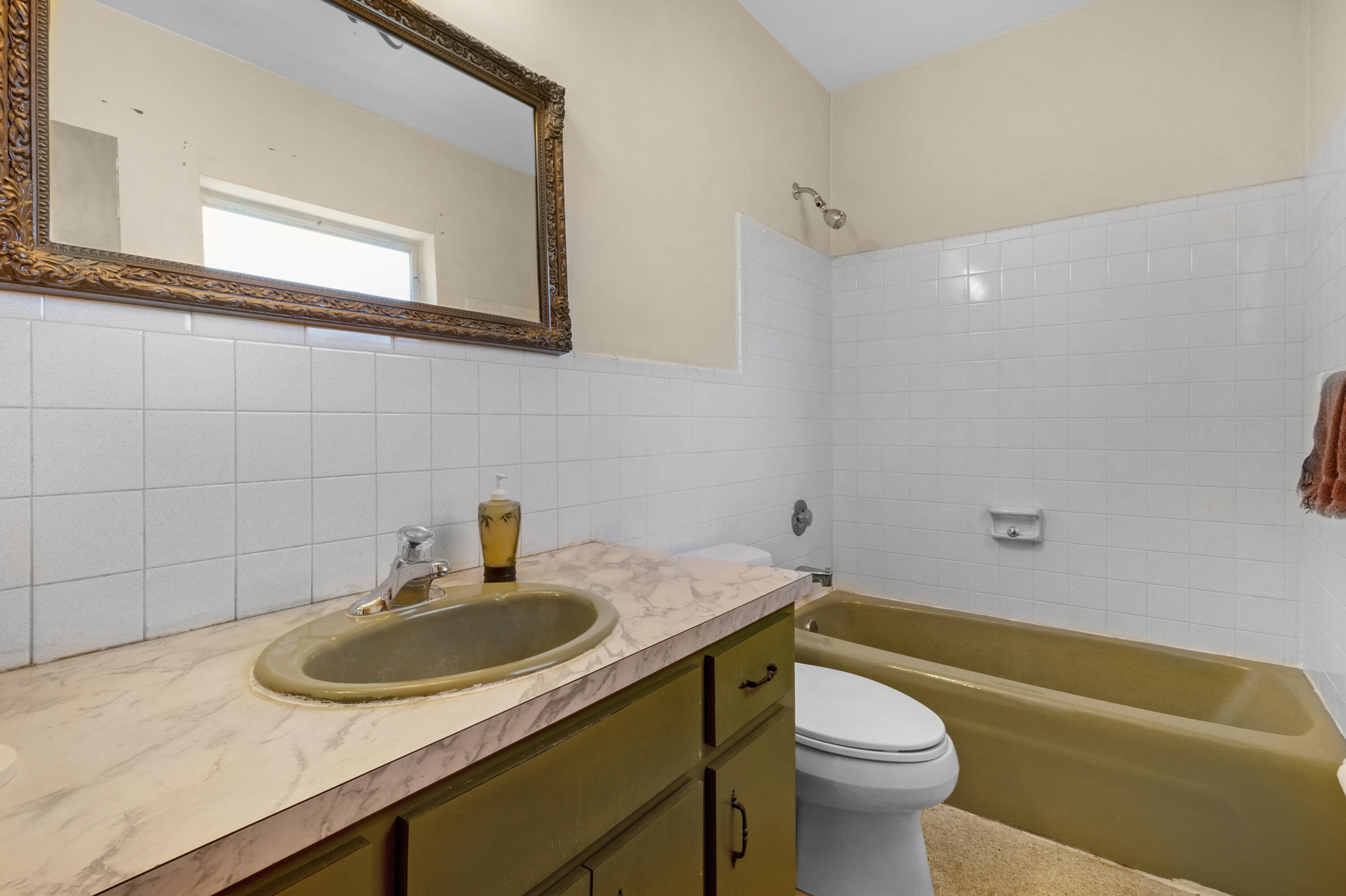 914 NE 8th Court