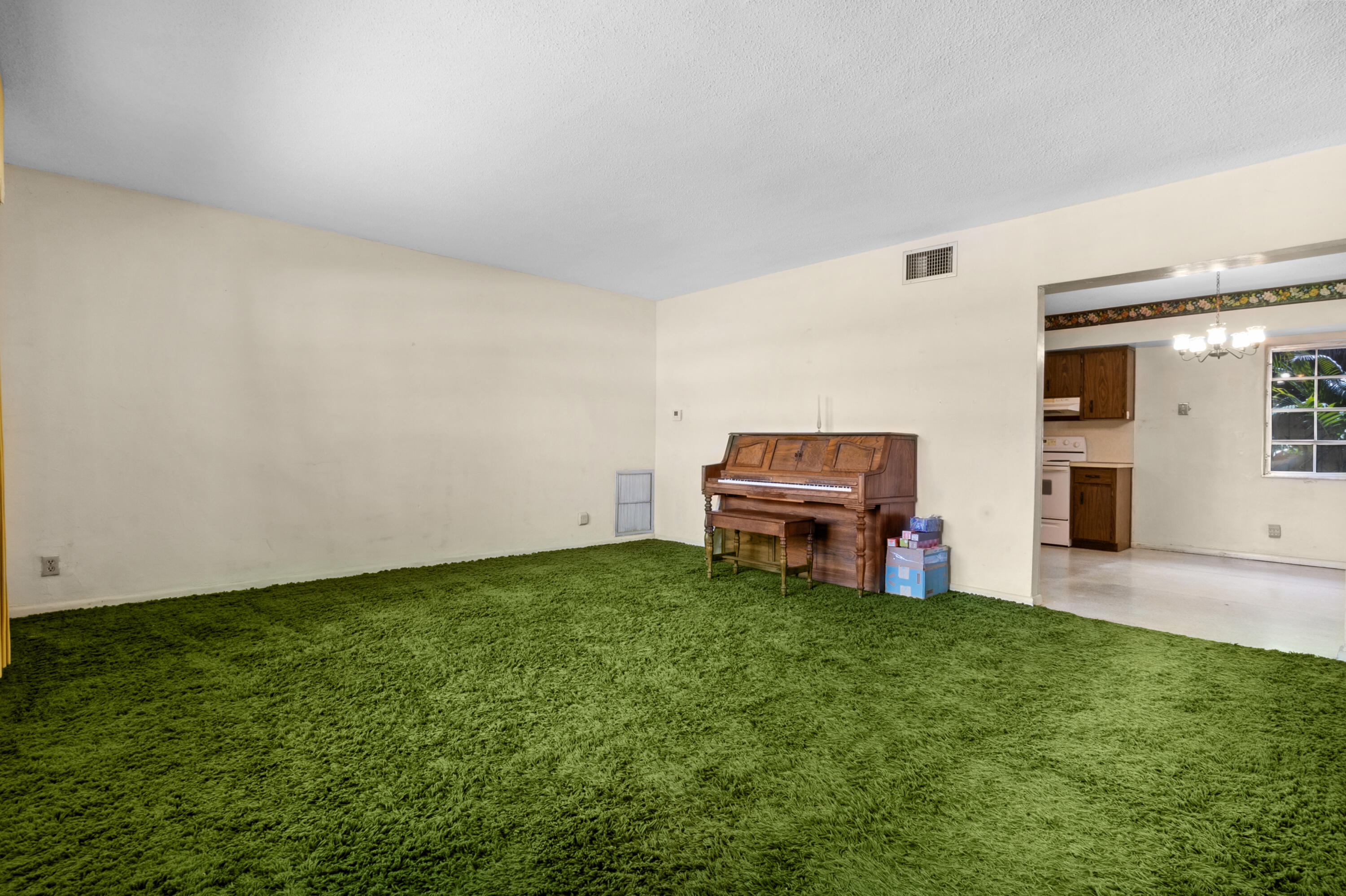 914 NE 8th Court