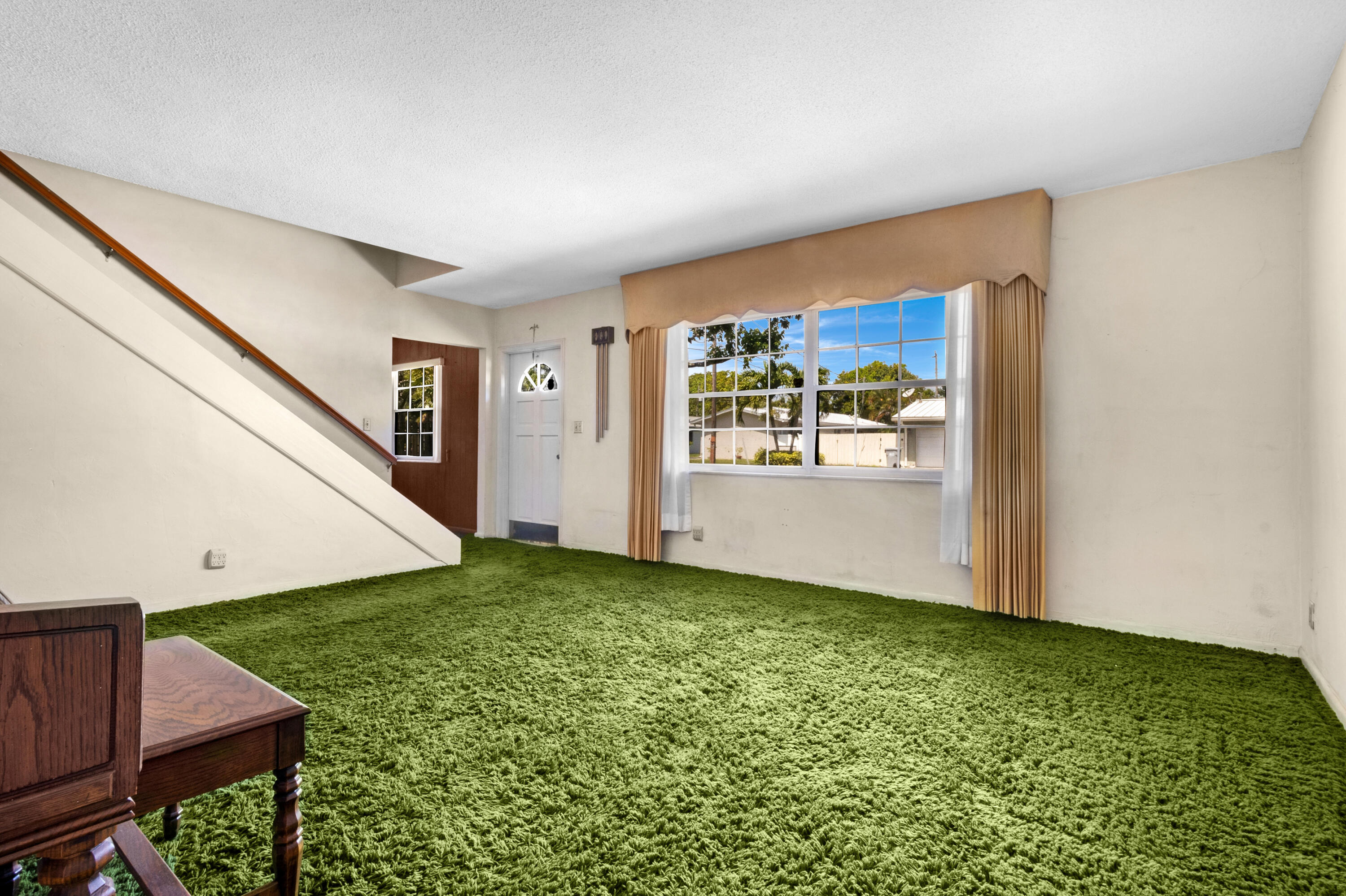 914 NE 8th Court