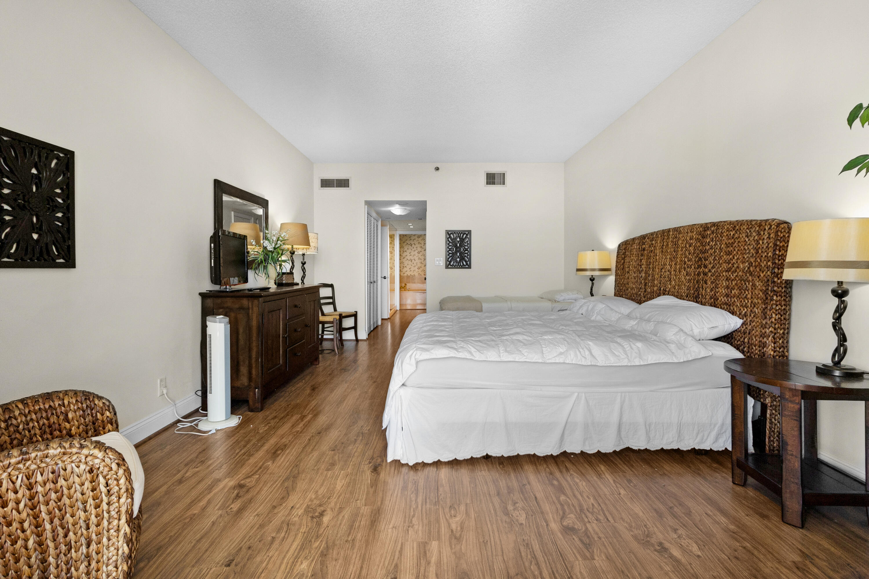 1300 S Ocean Boulevard 705