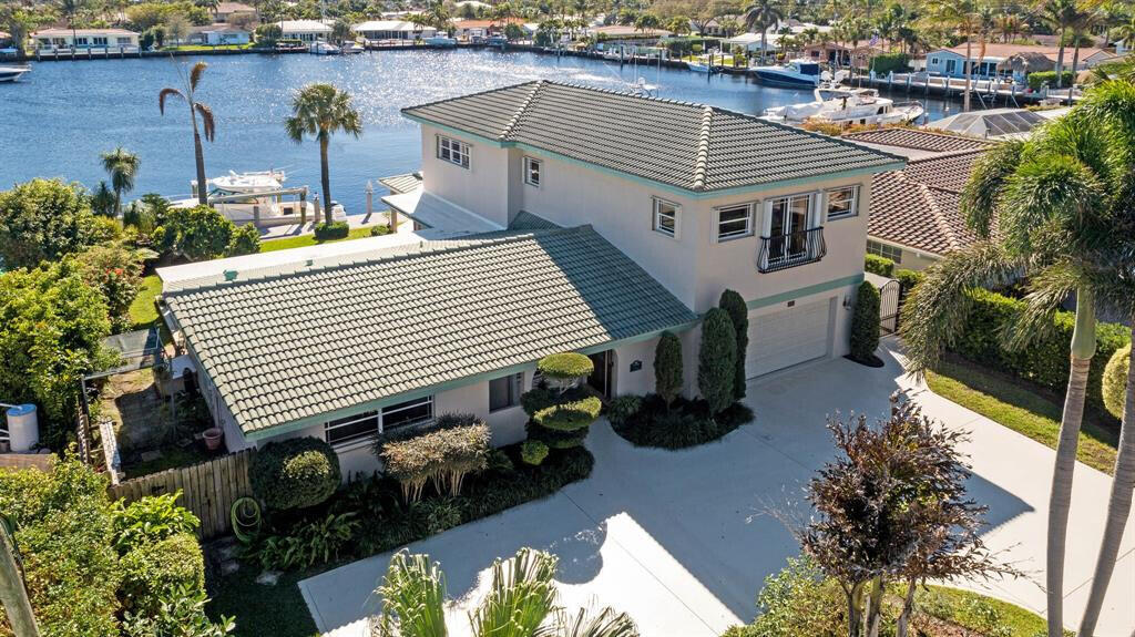 2740 NE 9th Court