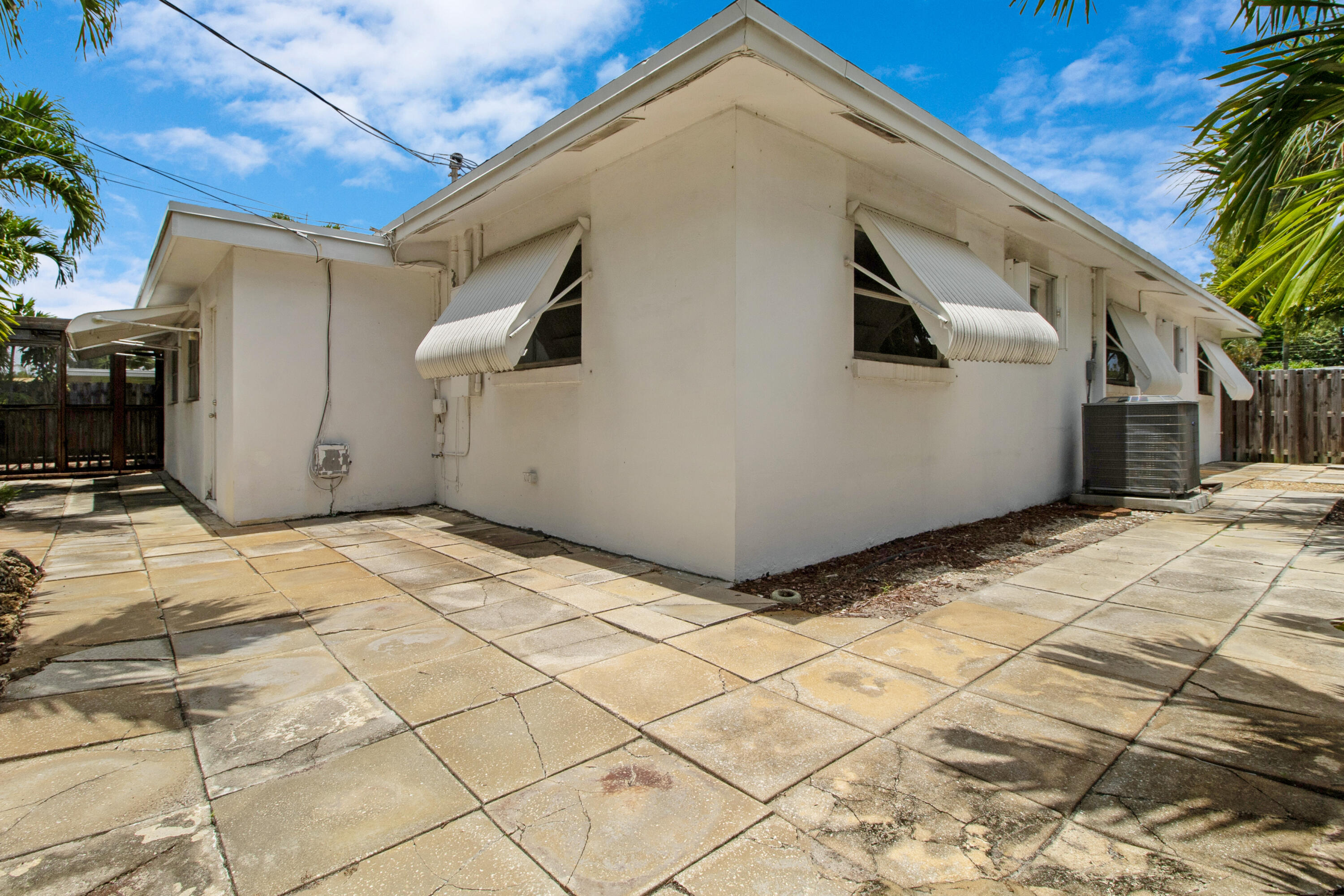 5731 NE 17 Ter Terrace
