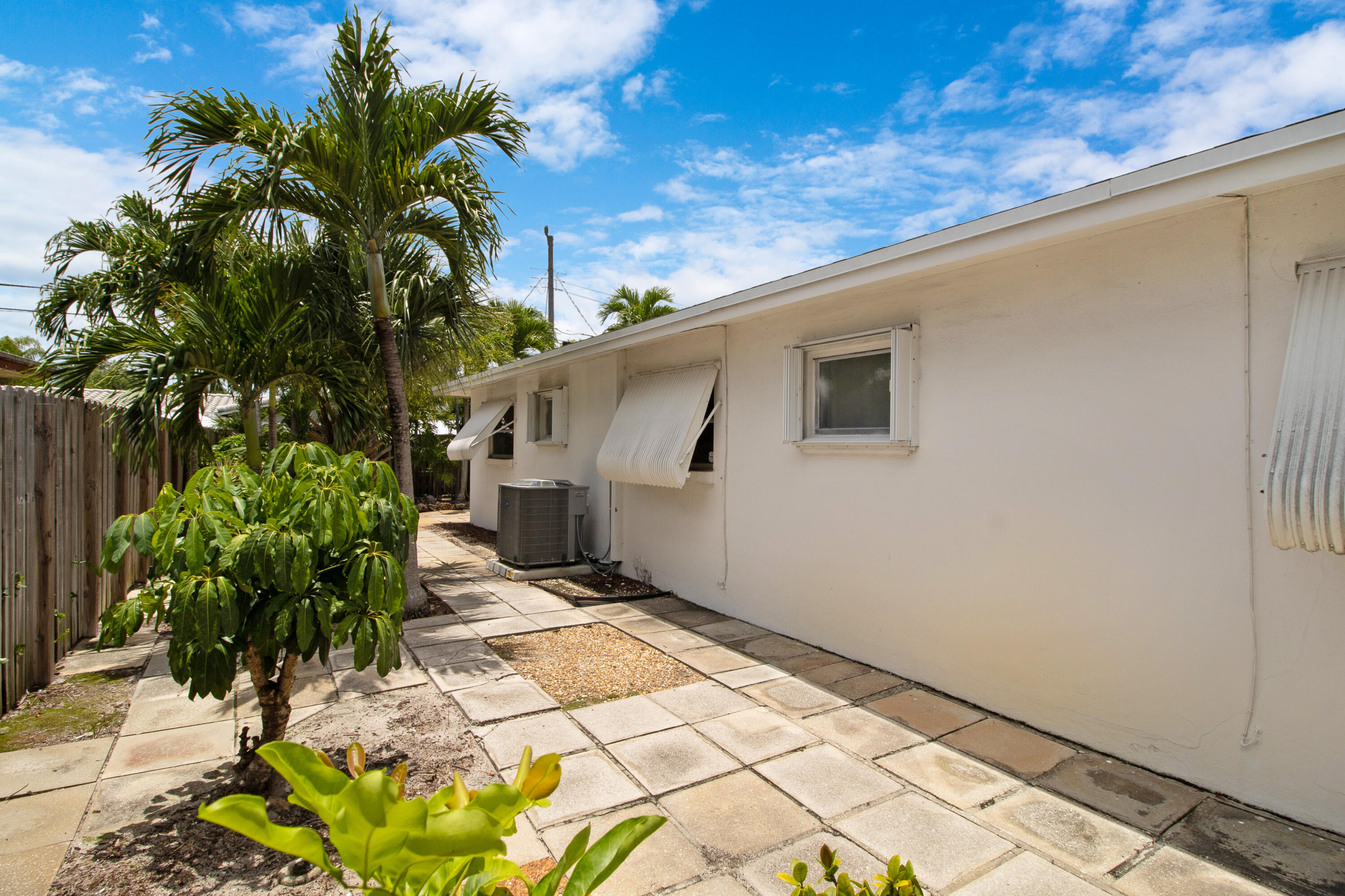 5731 NE 17 Ter Terrace