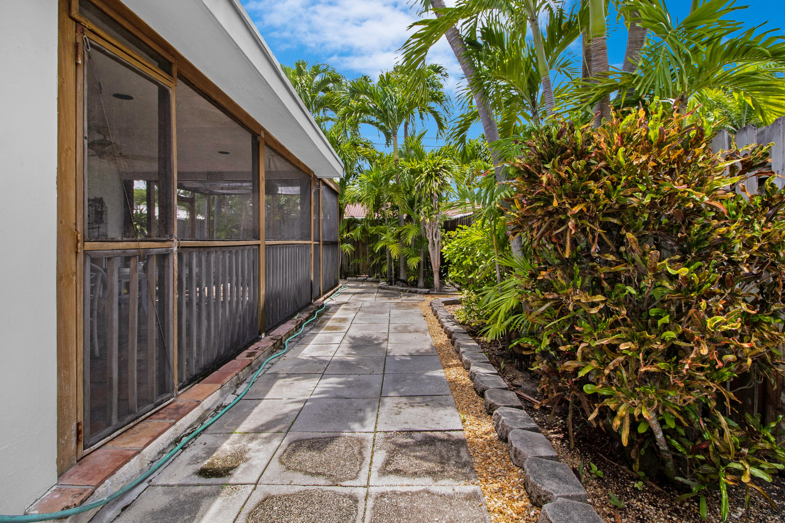 5731 NE 17 Ter Terrace