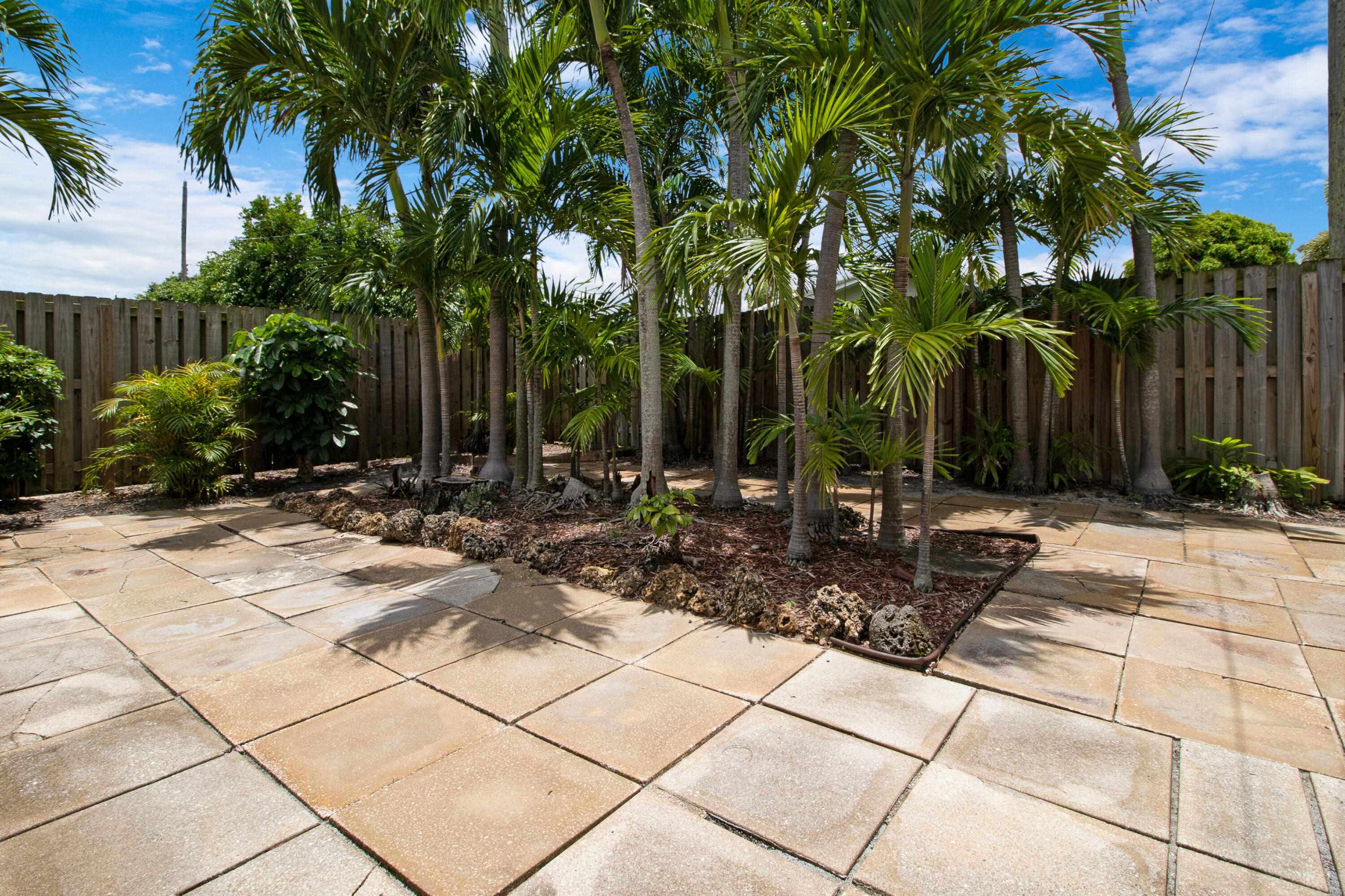 5731 NE 17 Ter Terrace