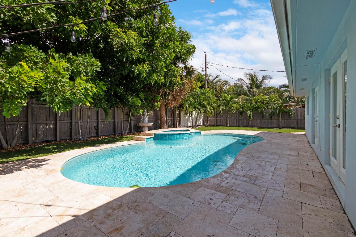 4201 NE 22nd Terrace