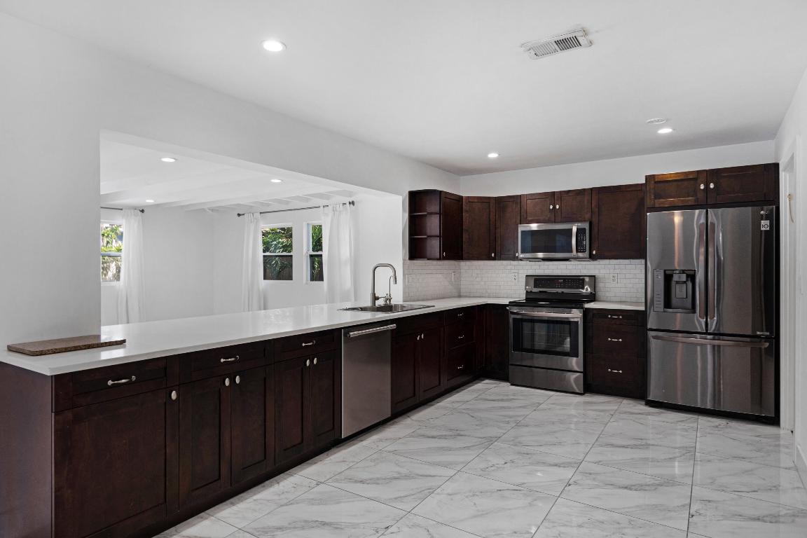 4201 NE 22nd Terrace