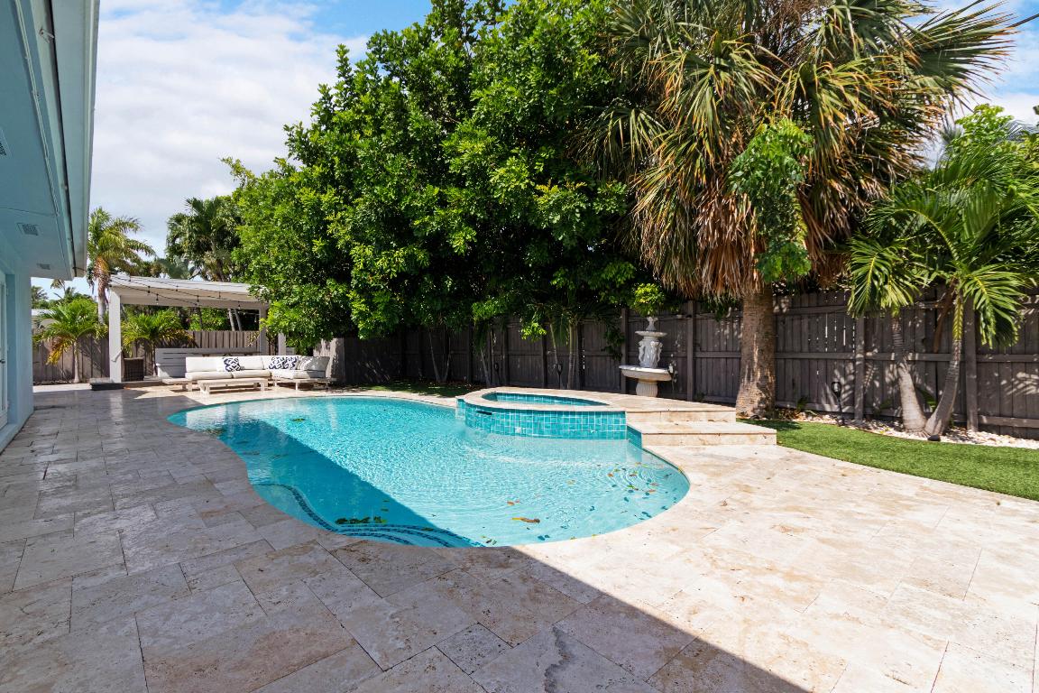 4201 NE 22nd Terrace