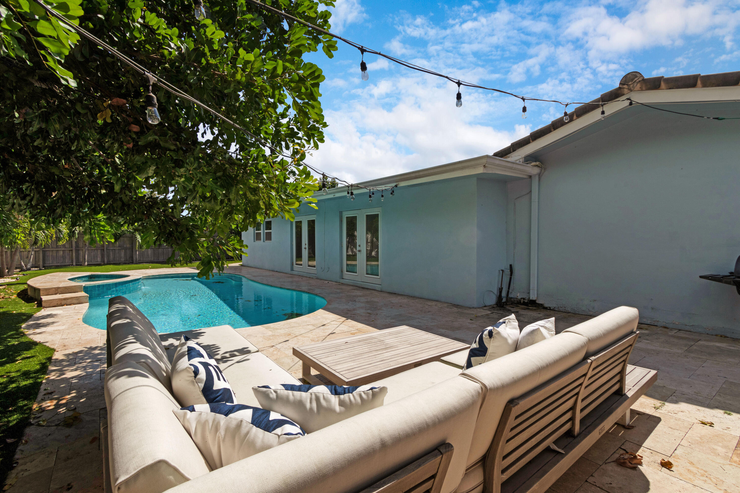 4201 NE 22nd Terrace