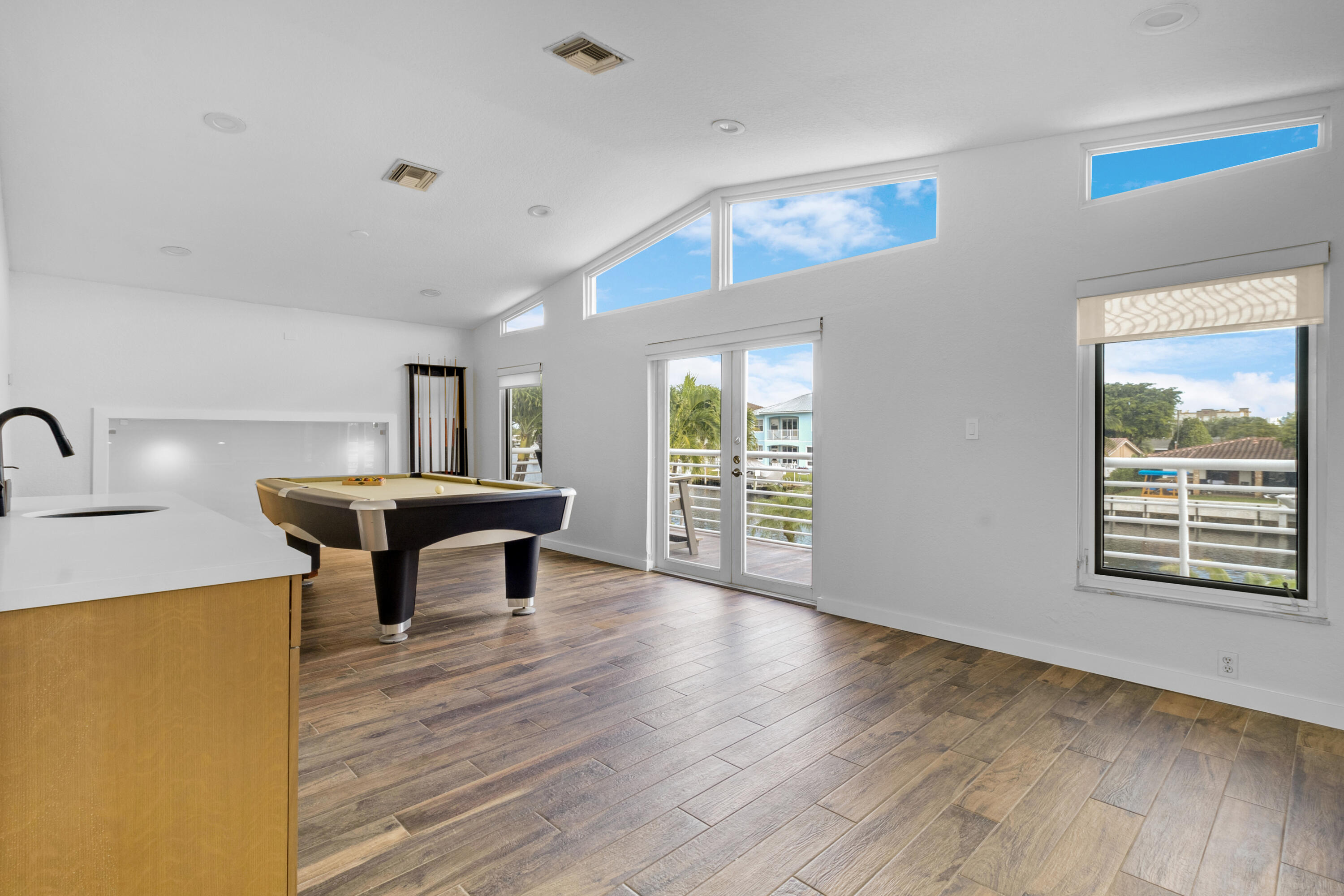 990 SE 7 Avenue