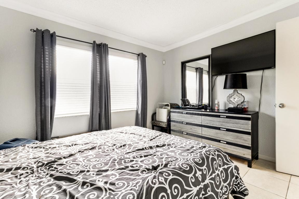 760 SE 2nd Avenue H106