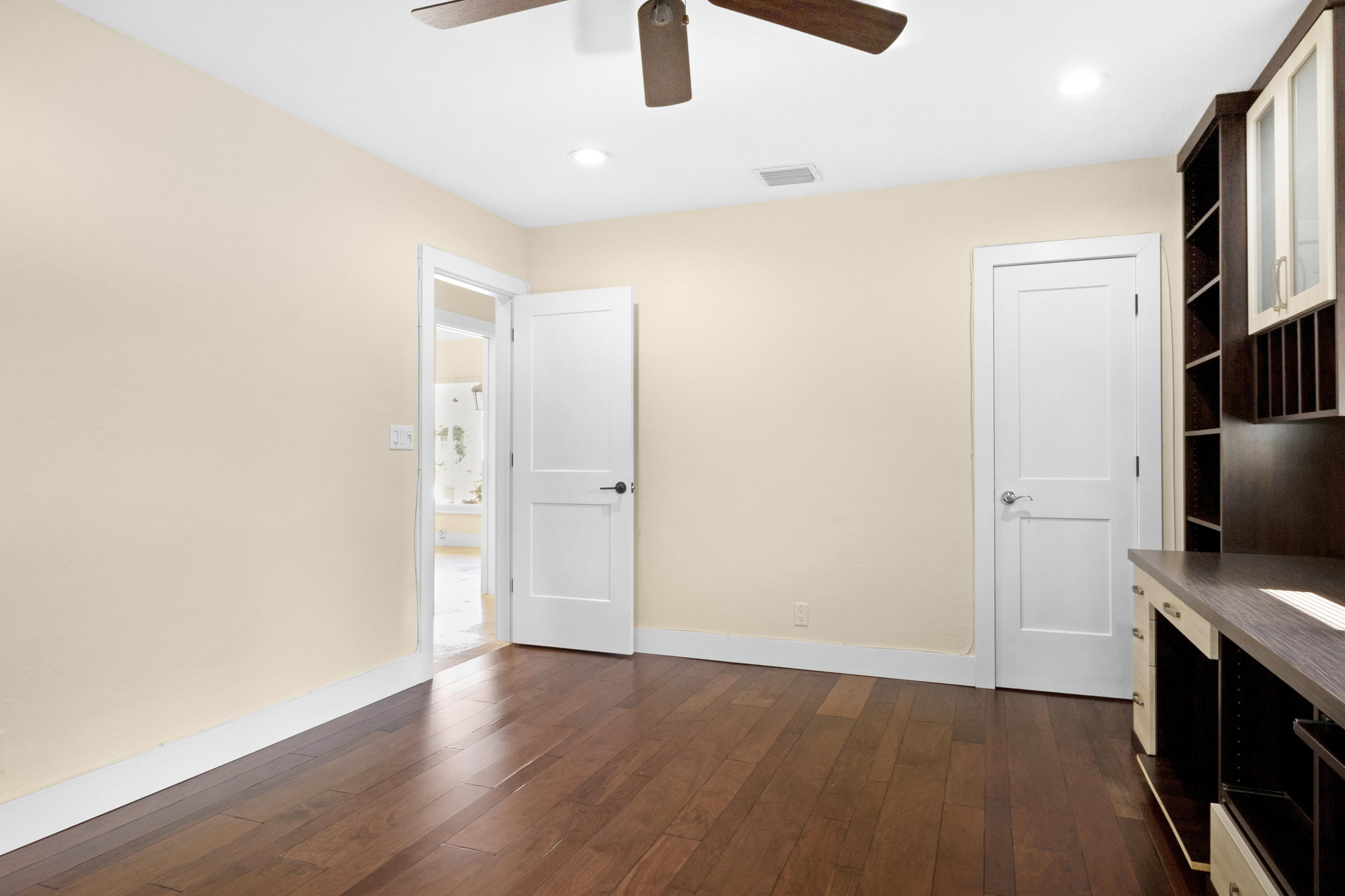 2530 SE 10th Court
