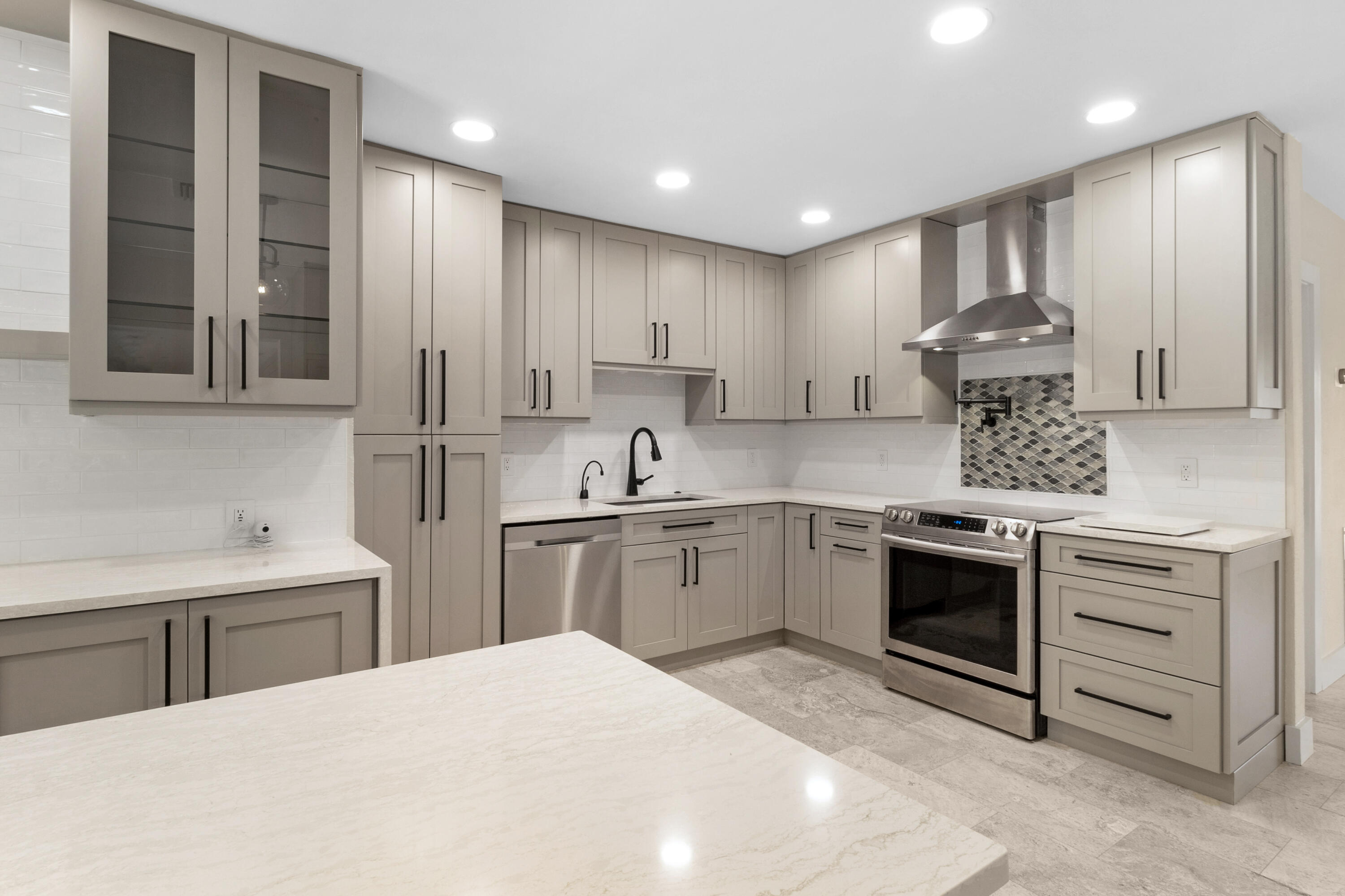 2530 SE 10th Court
