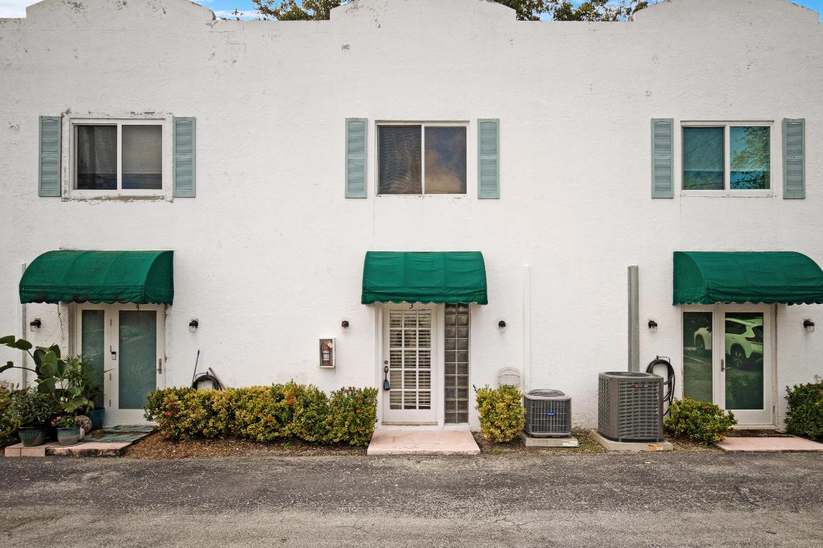 690 SE 23rd Avenue 3