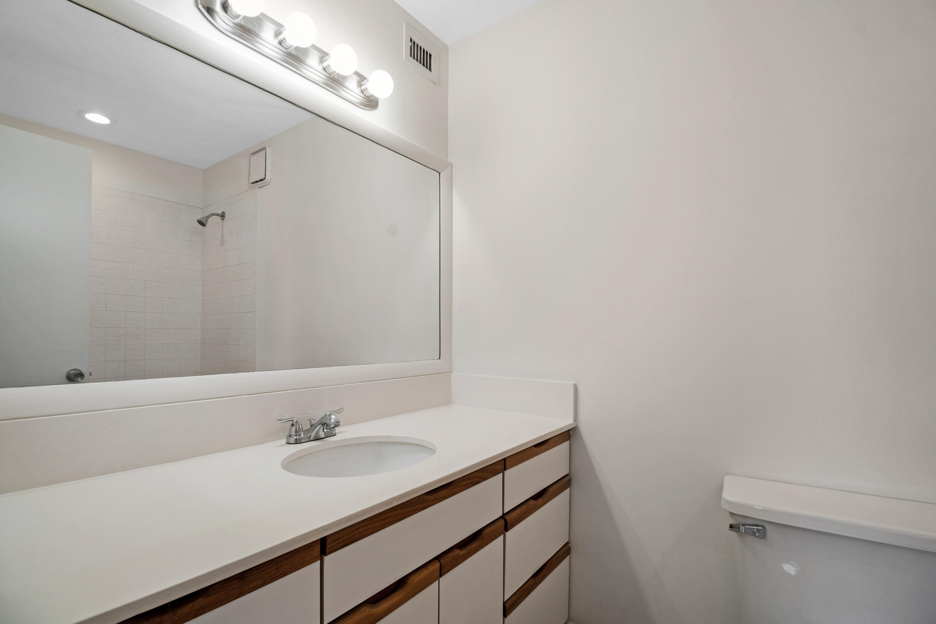 690 SE 23rd Avenue 3