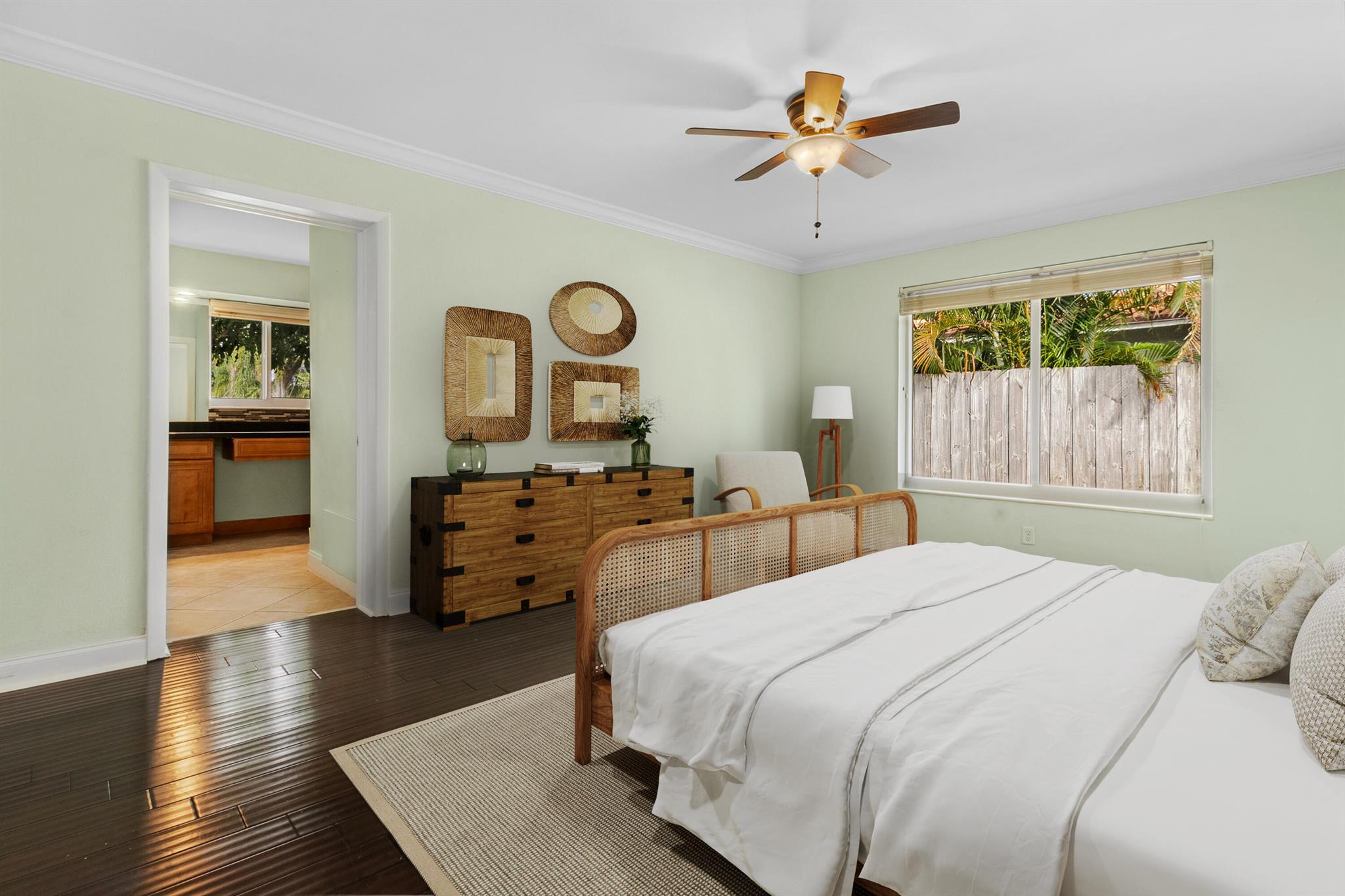 912 SE 8th Court