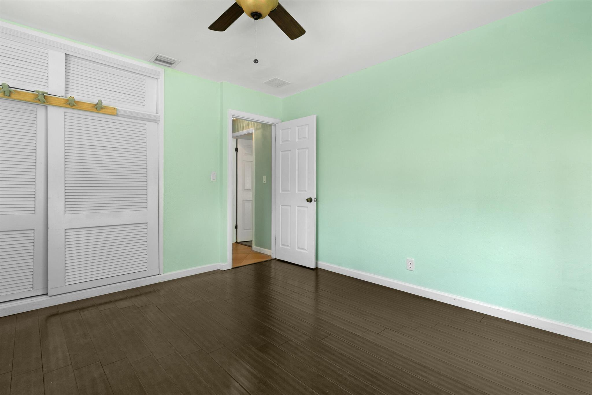 912 SE 8th Court