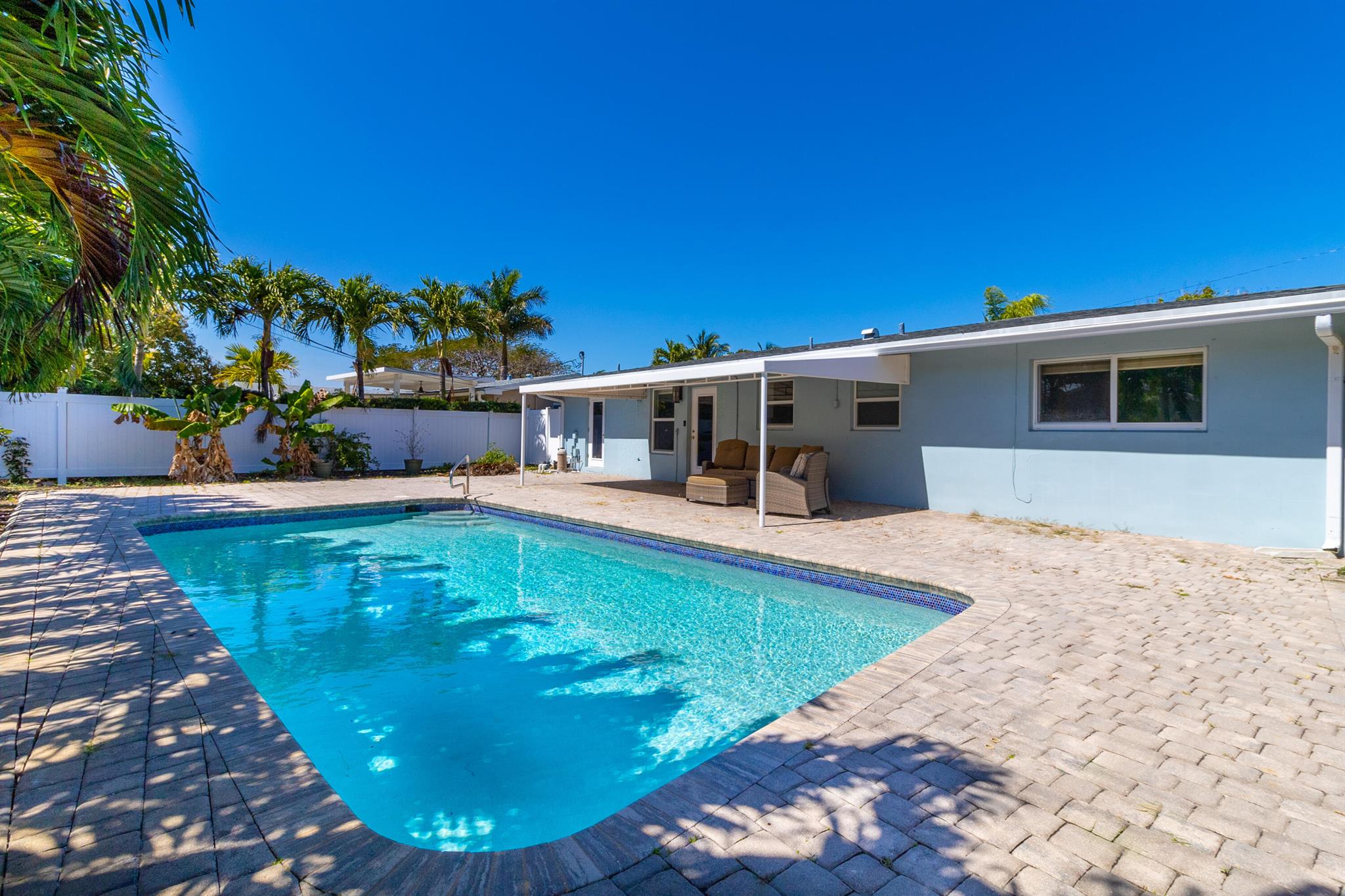 912 SE 8th Court