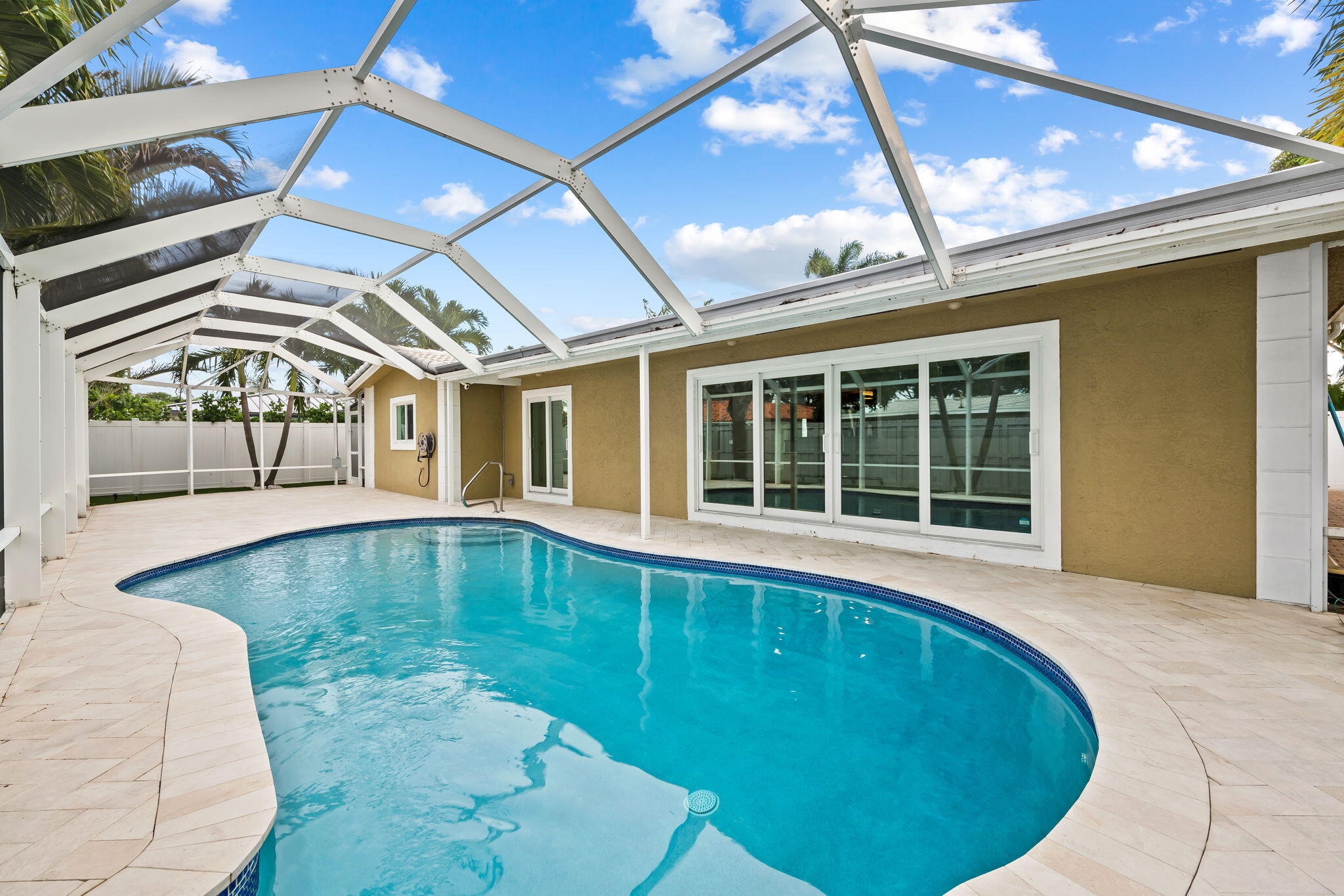 2041 NE 59th Street