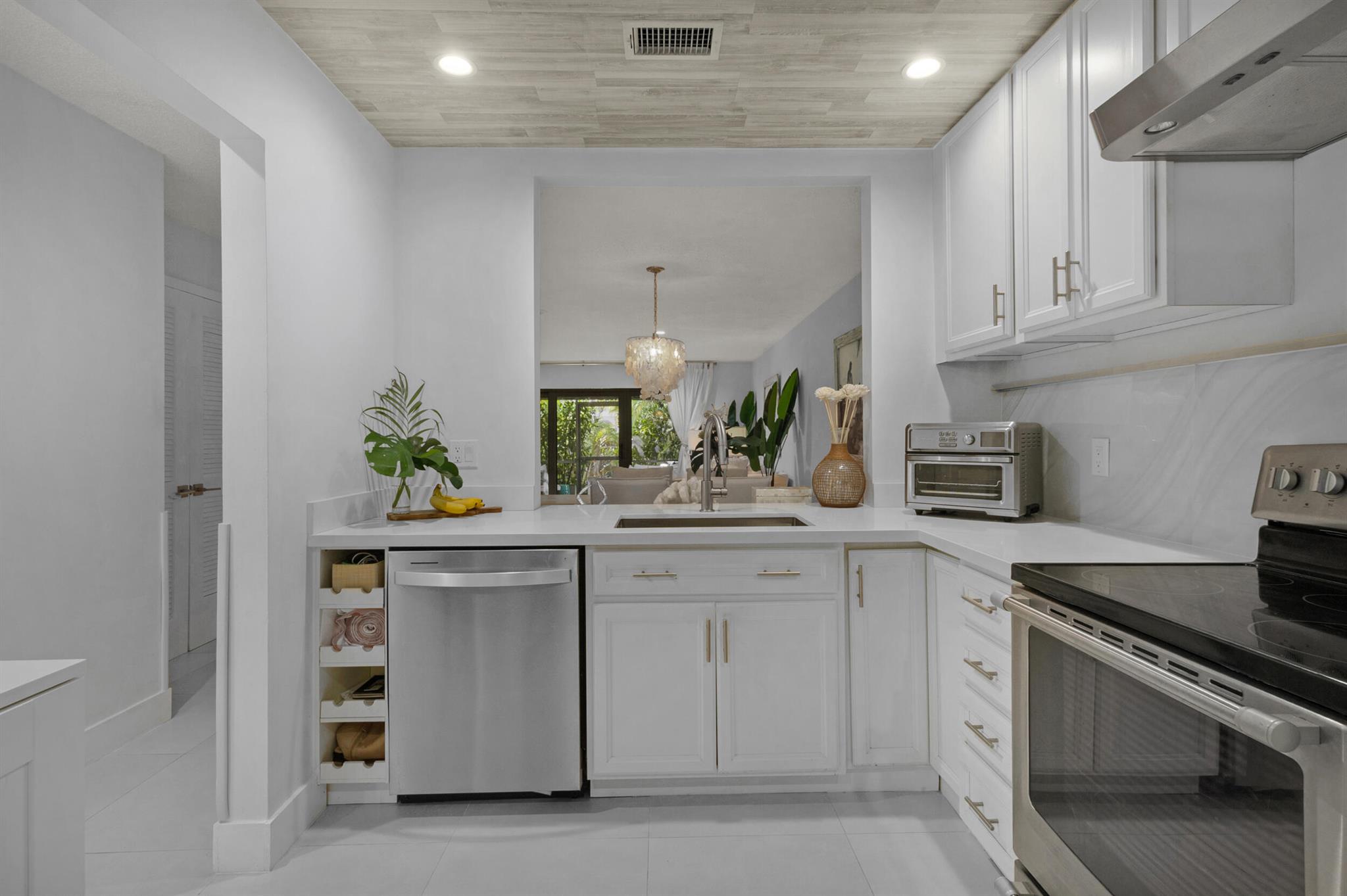 2136 NE 44th Street 4