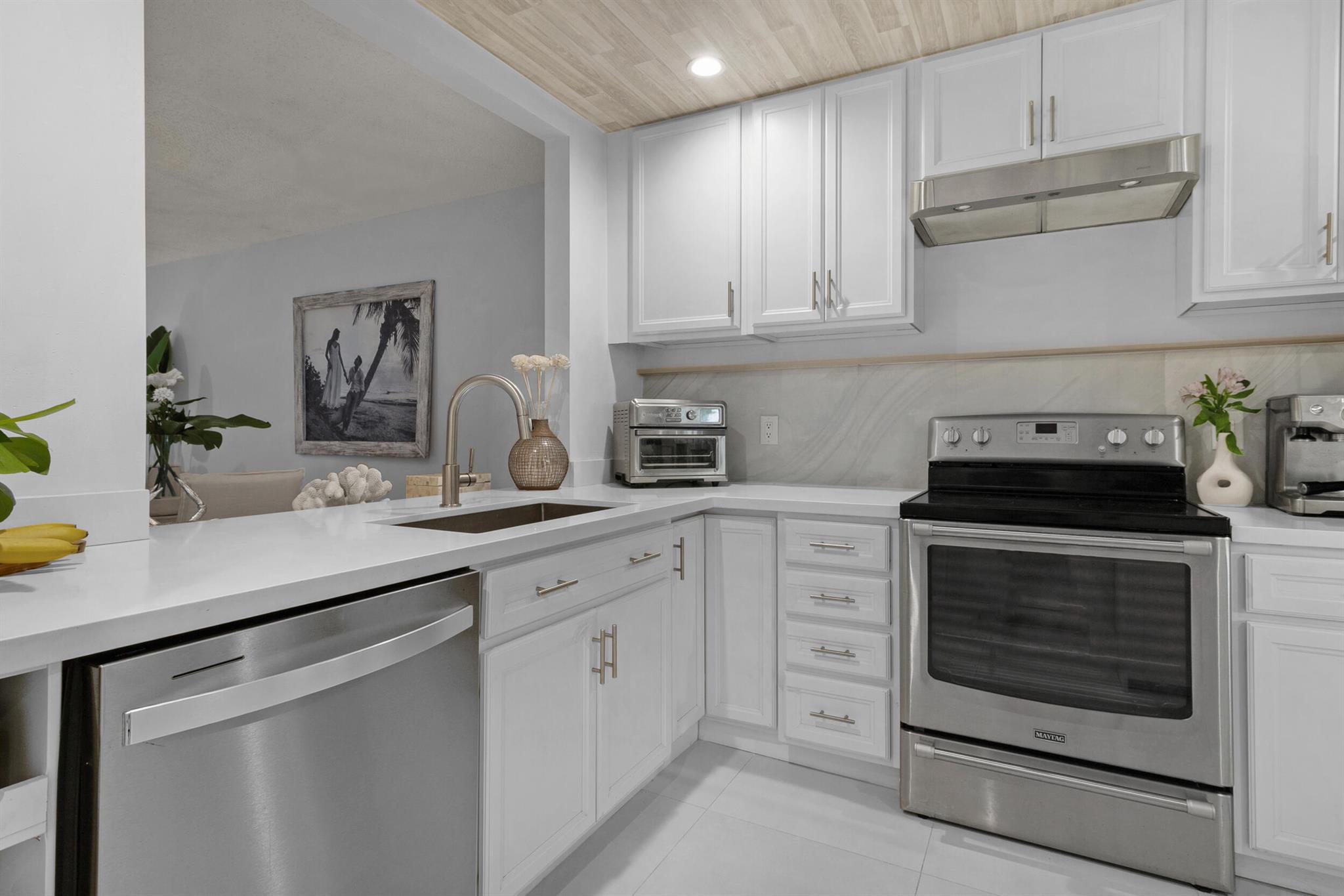 2136 NE 44th Street 4